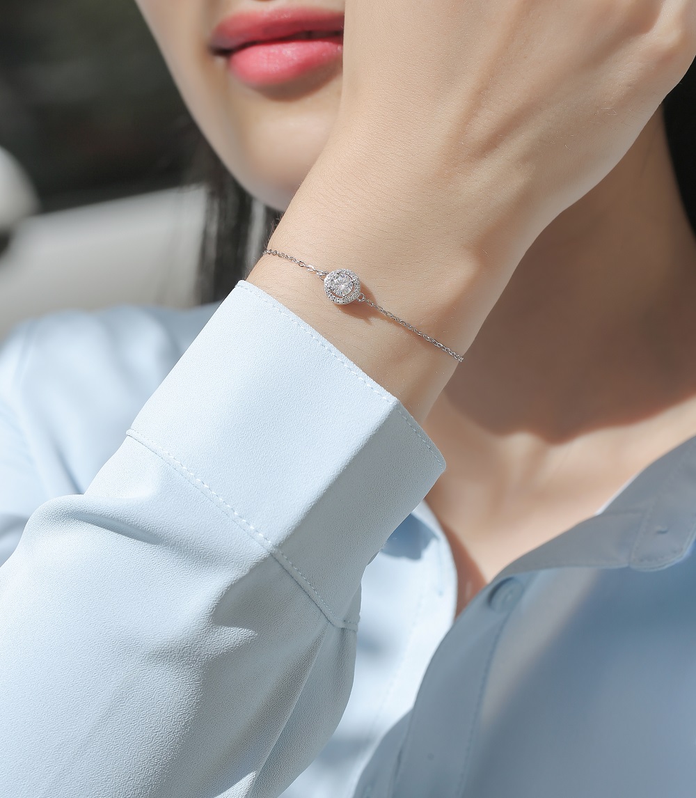 Luxury Bracelet - Set With Top-quality Moissanite, Fashionable And Light Luxury Jewelry