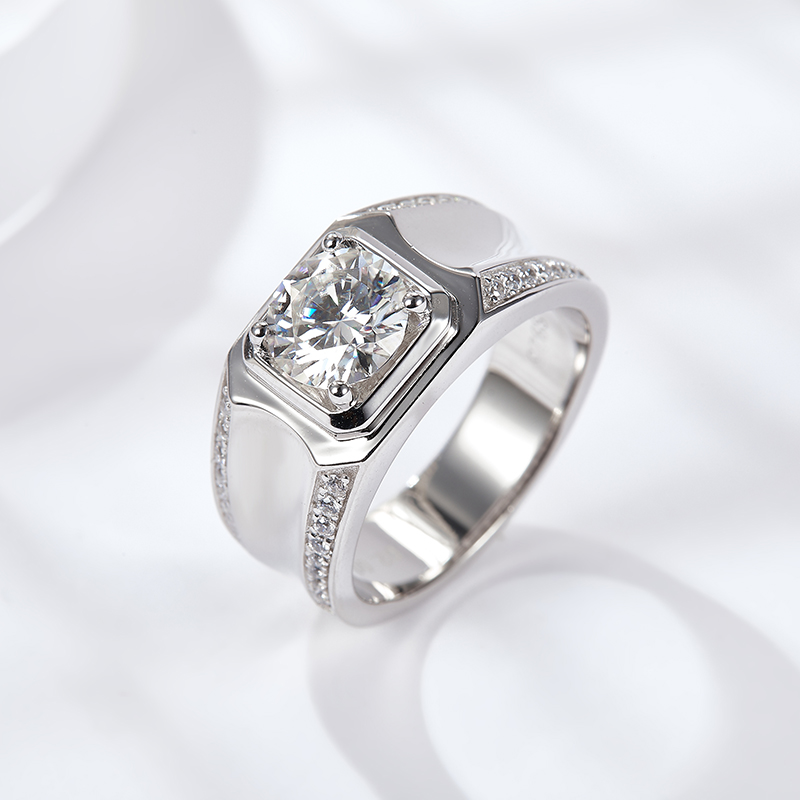 Luxury, Fashionable, And Trendy 1-carat 2-carat Silver Ring Featuring Top-quality
