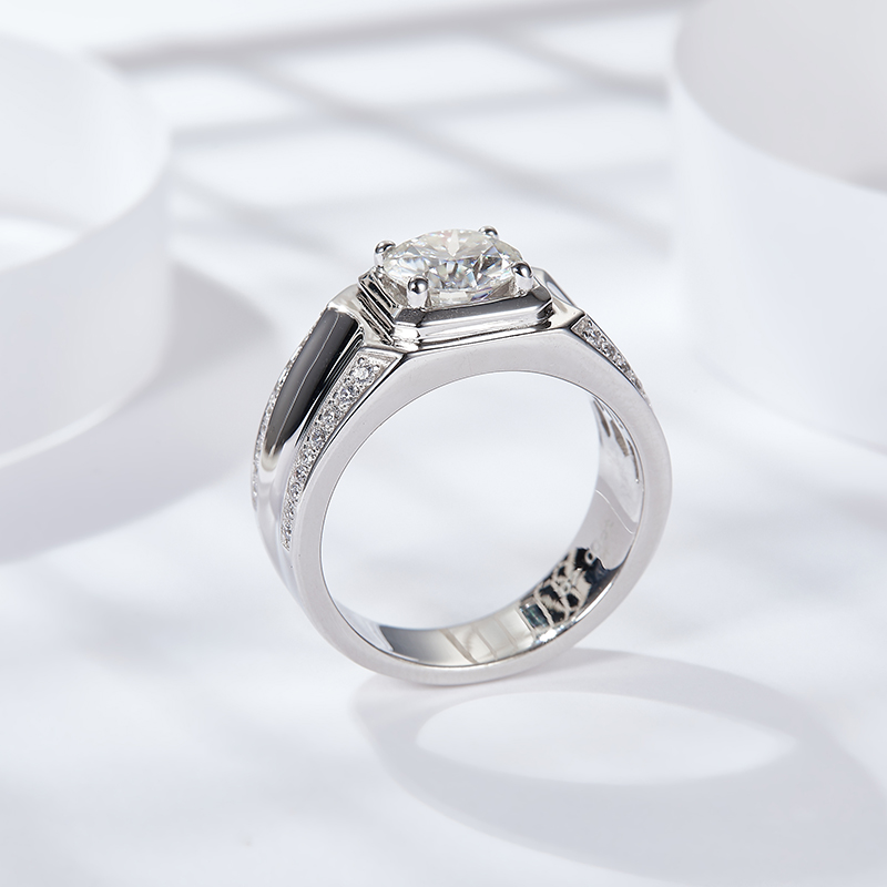 Luxury, Fashionable, And Trendy 1-carat 2-carat Silver Ring Featuring Top-quality