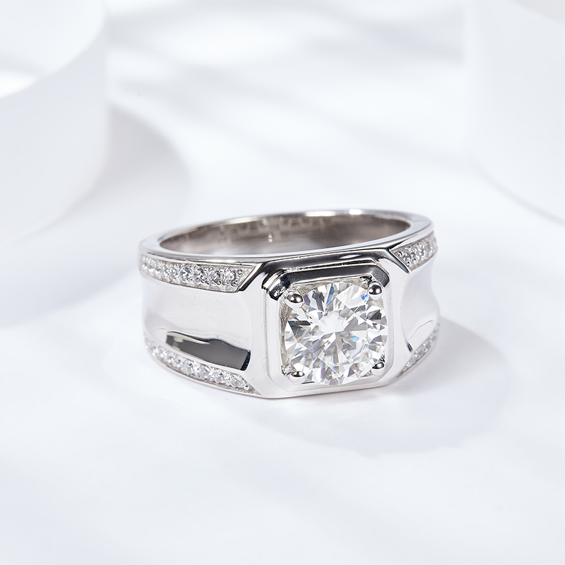 Luxury, Fashionable, And Trendy 1-carat 2-carat Silver Ring Featuring Top-quality