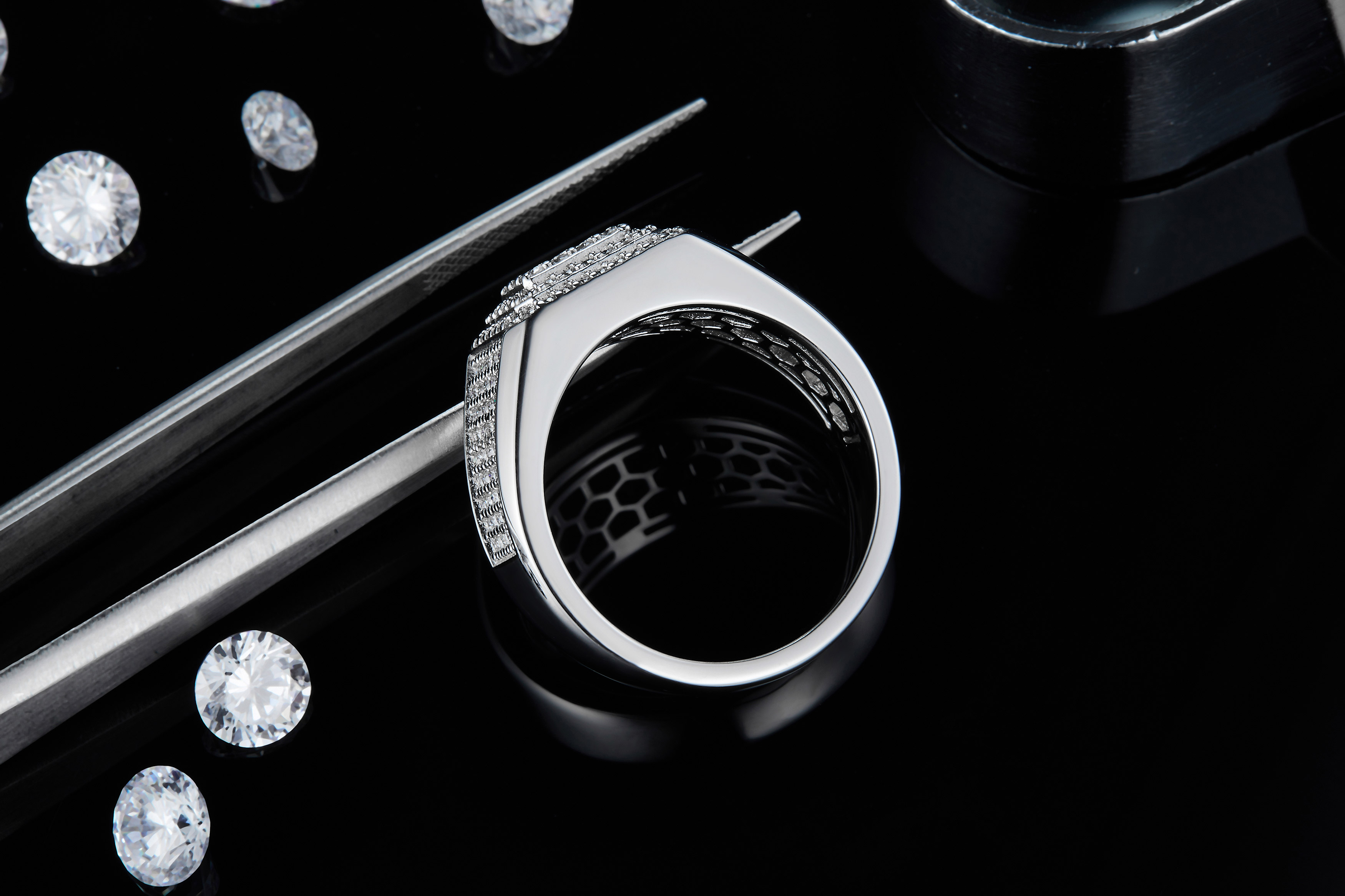 Men's Luxury And Fashionable Light Luxury Jewelry Silver Ring Silver-plated Platinum Set