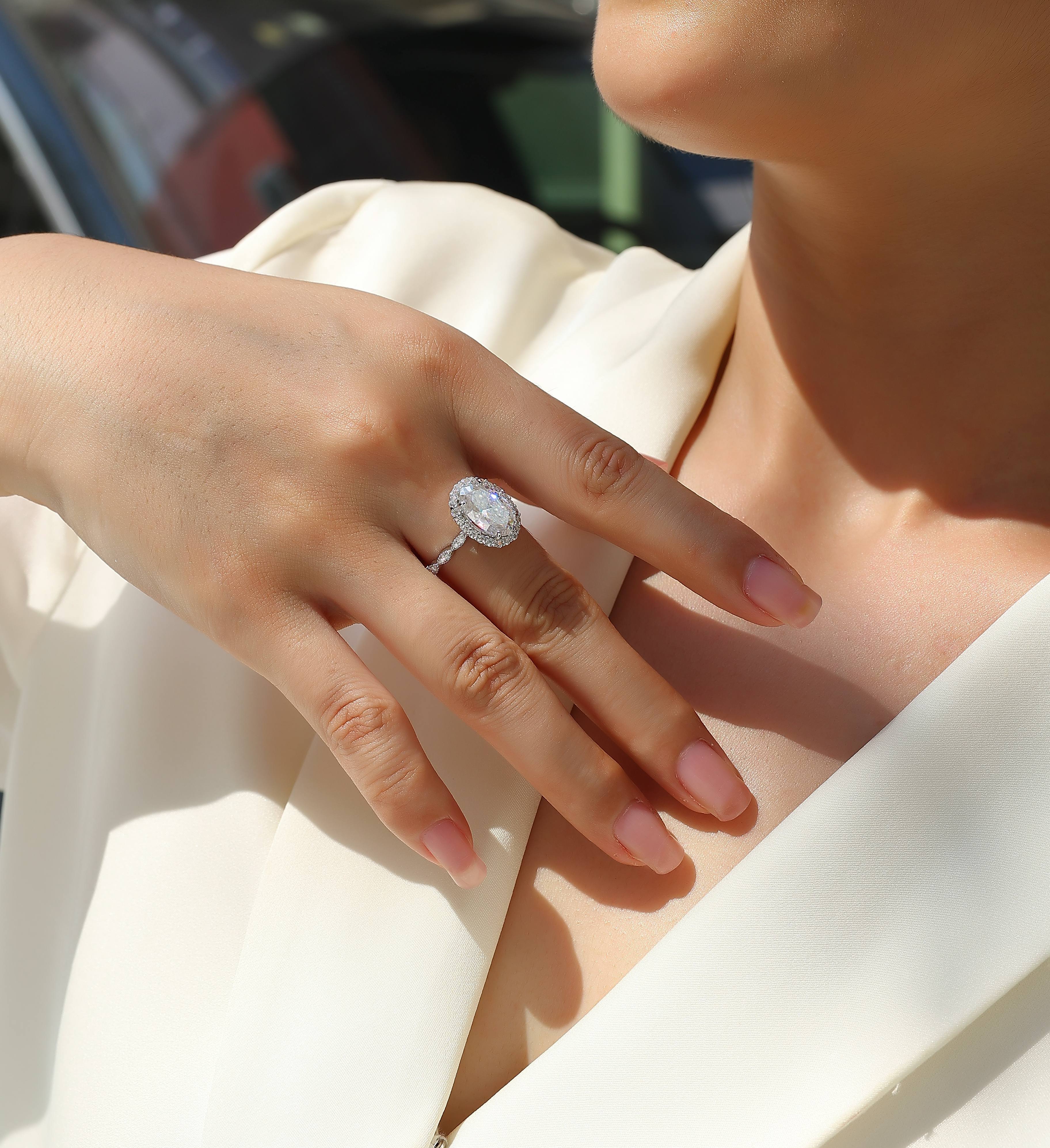 Moonlight Pupil - A Wedding Ring Set With Top-quality Egg-shaped Moissanite Silver And