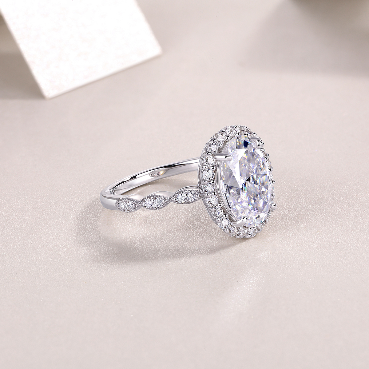 Moonlight Pupil - A Wedding Ring Set With Top-quality Egg-shaped Moissanite Silver And