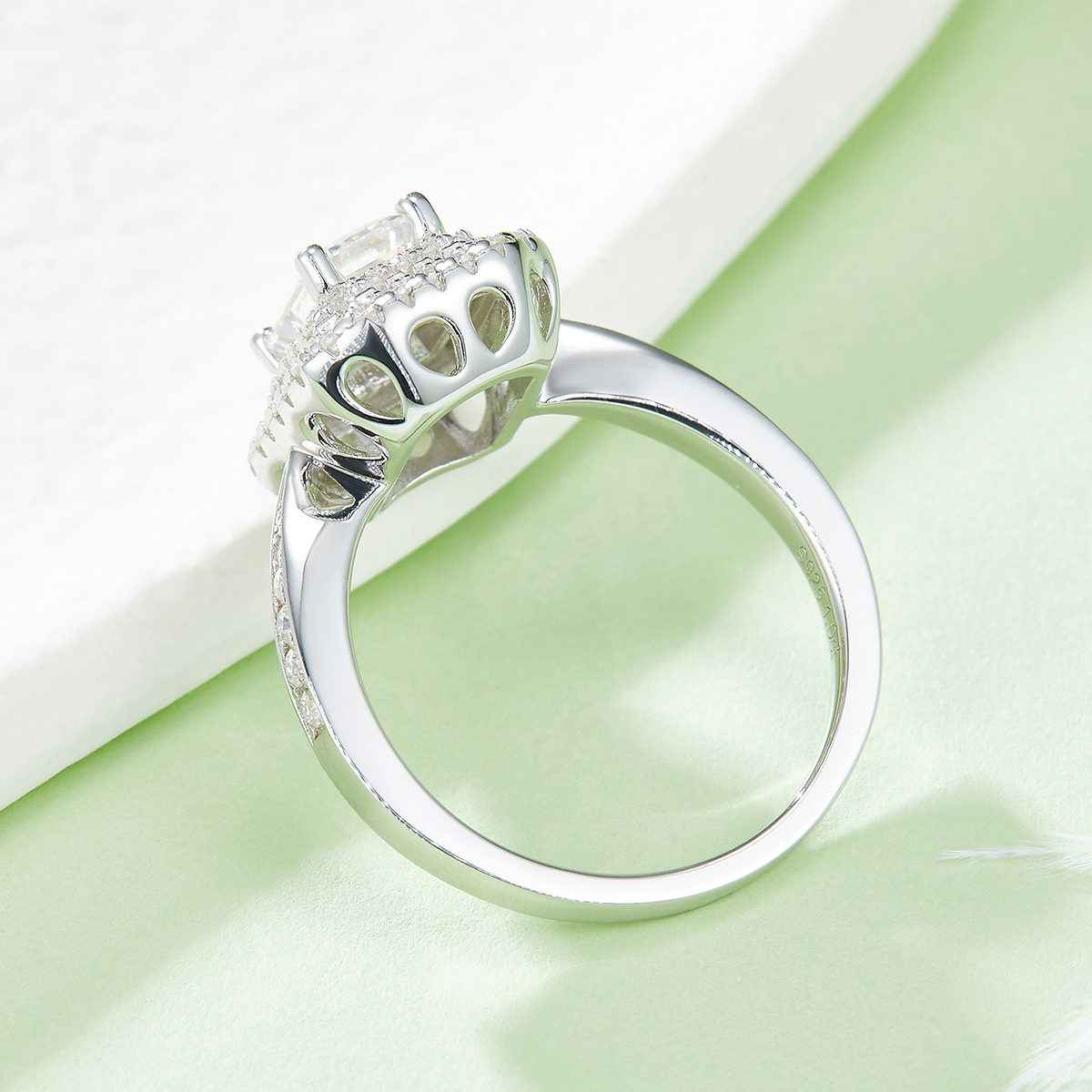 Octagonal Moissanite Set With Top-quality Moissanite Luxury And Fashionable Light Luxury