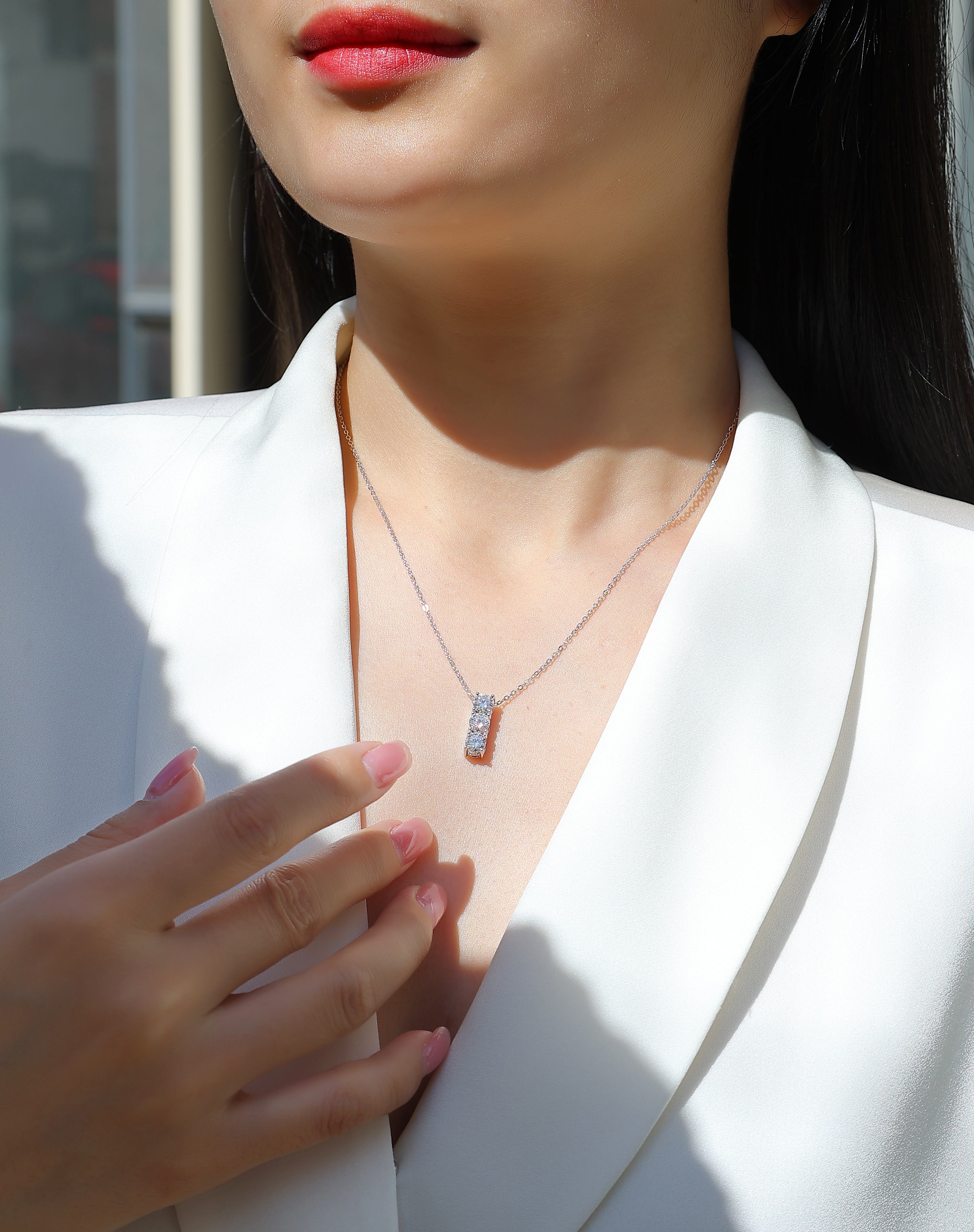 One-character Circle - A Fashionable And Light Luxury Jewelry Pendant Necklace Set With
