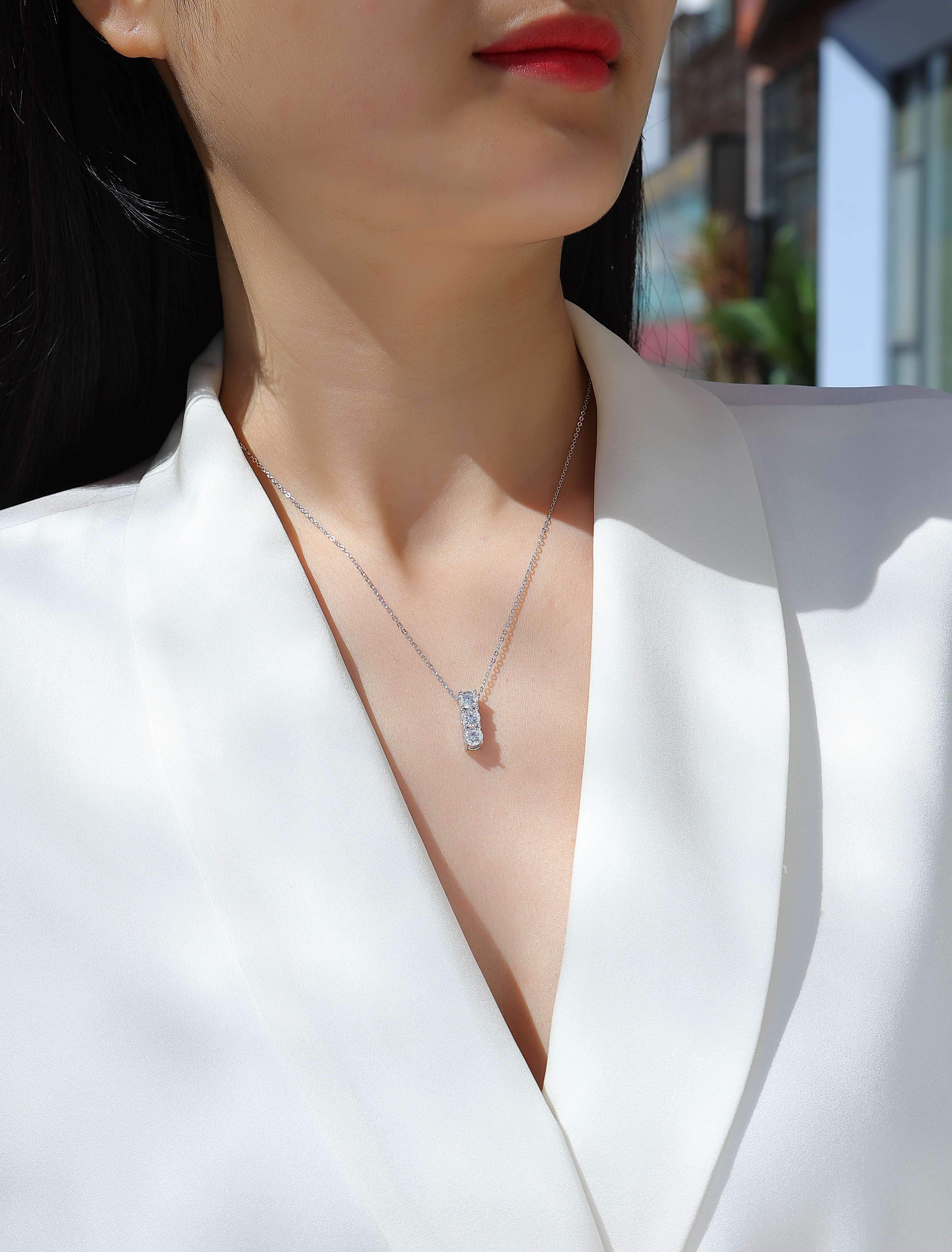 One-character Circle - A Fashionable And Light Luxury Jewelry Pendant Necklace Set With