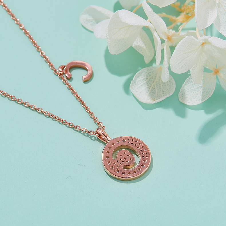One Of The 26 Letters, C, Set With Top-quality Moissanite, Luxurious And Fashionable Light