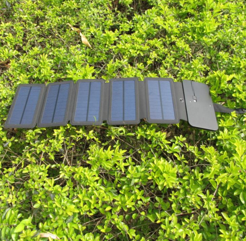 Outdoor 8W folding solar charger Direct charging collapsible solar package Off-road