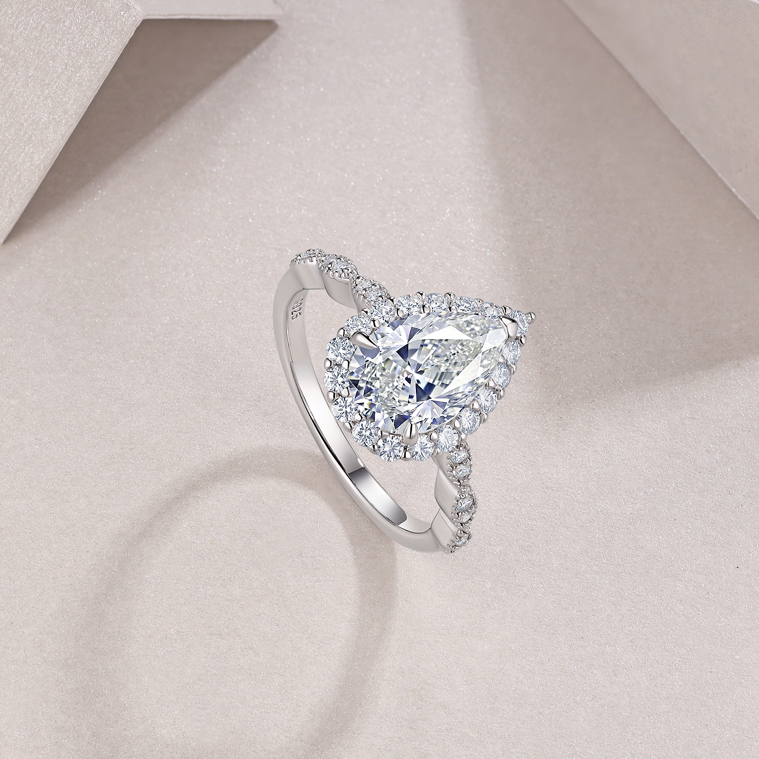 Pear-shaped Moissanite Set With Top-quality Moissanite Luxury And Fashionable Light Luxury