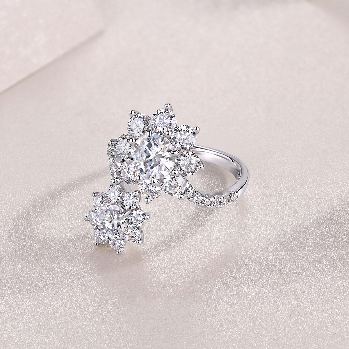 Petal Morning Dew - A Wedding Ring Set With Top-quality 1-carat Moissanite Silver And