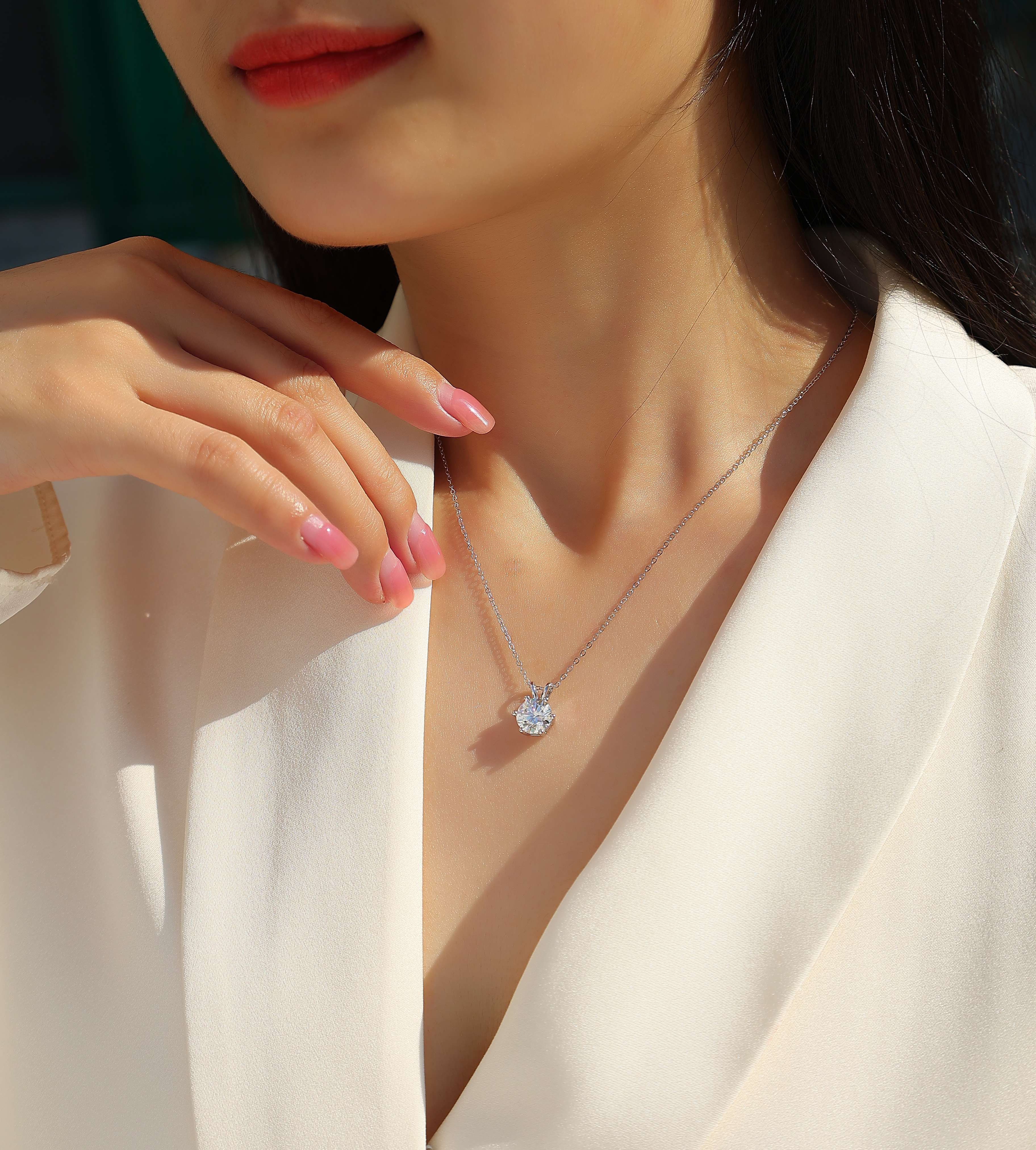 Romantic Mark: una collana pendente alla moda e alla moda con moissanite di alta qualità