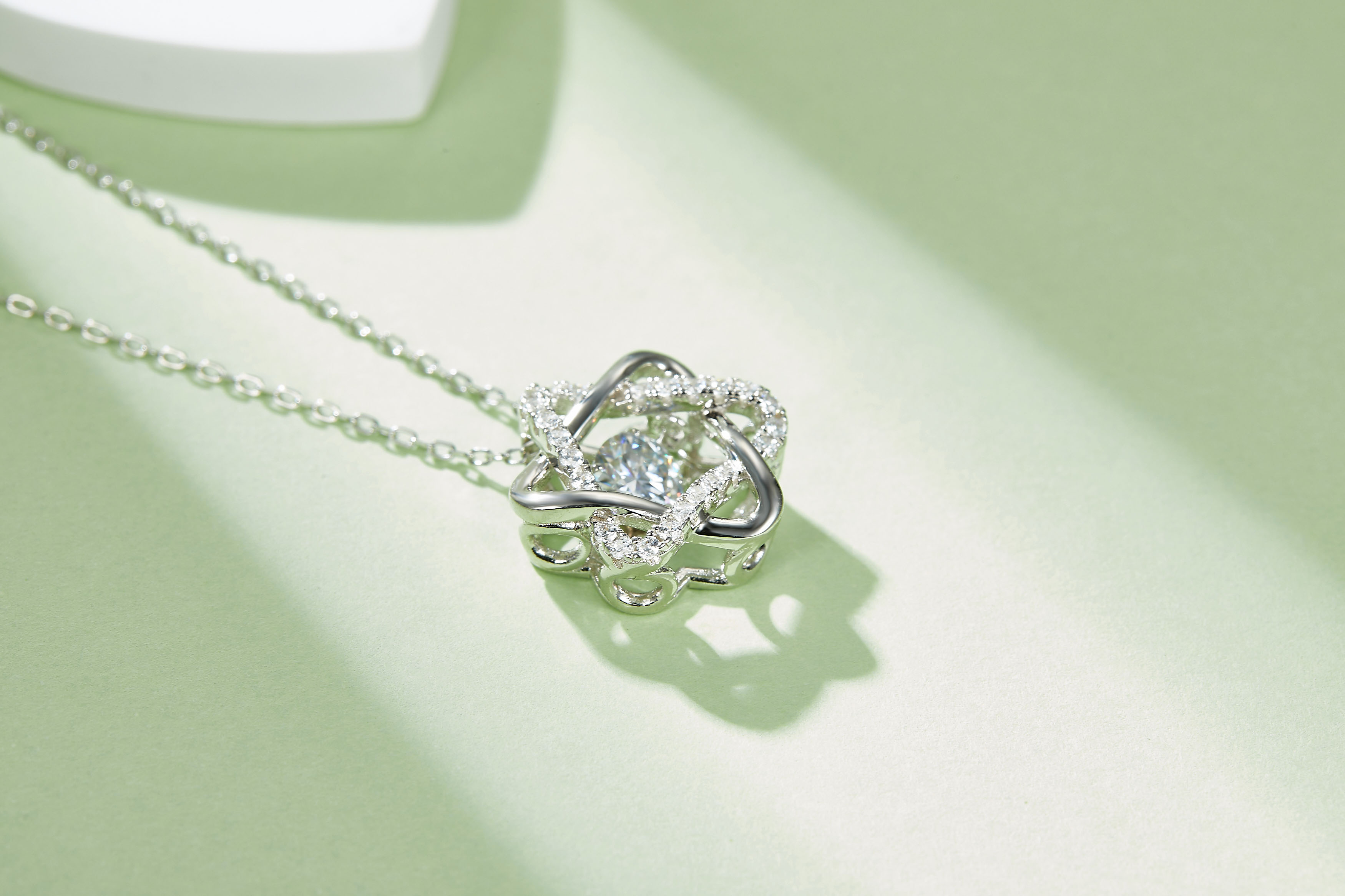 Set With Top-quality Moissanite, This Luxurious And Fashionable Light Luxury Trend Jewelry
