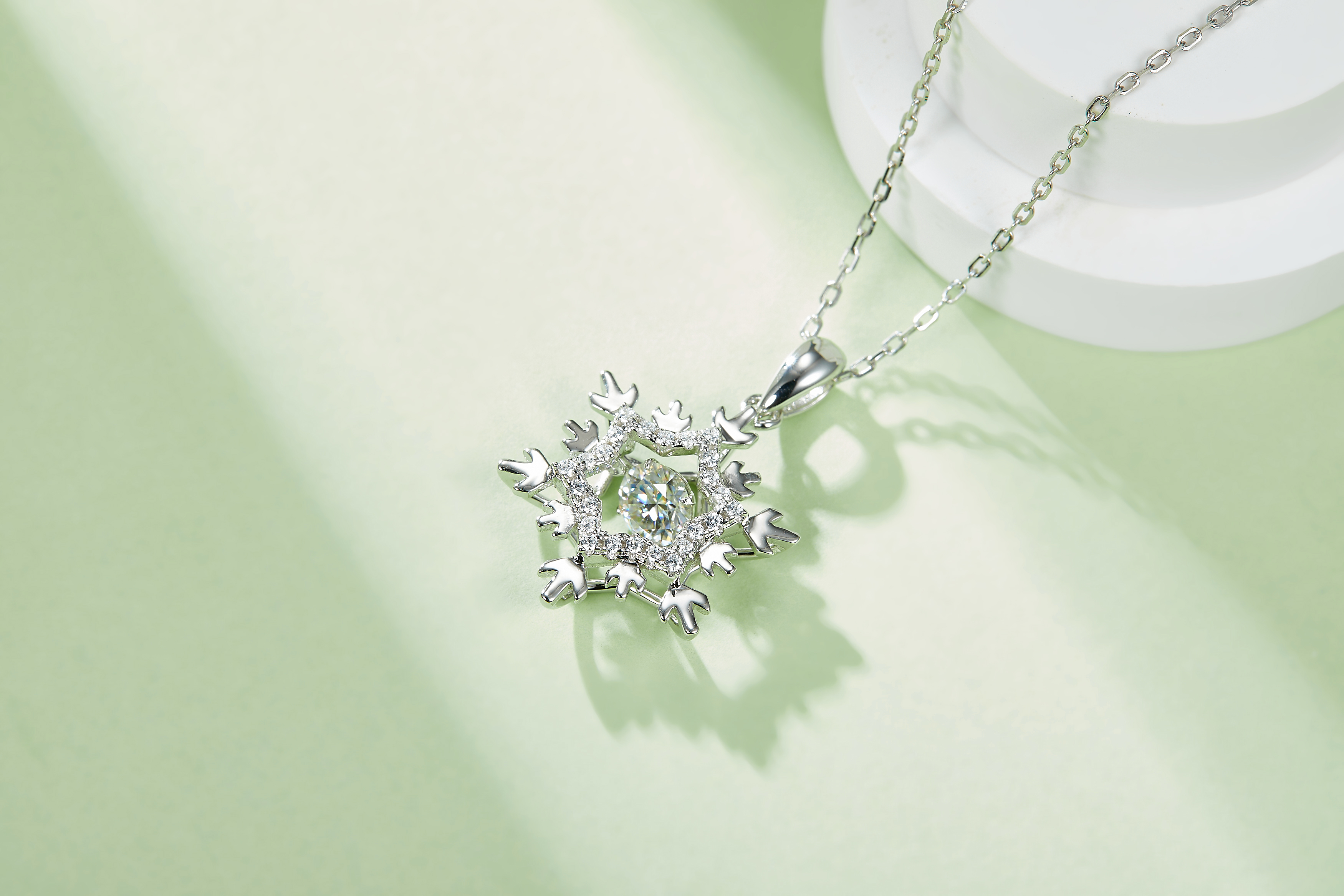 Set With Top-quality Moissanite, This Luxurious And Fashionable Light Luxury Trend Jewelry
