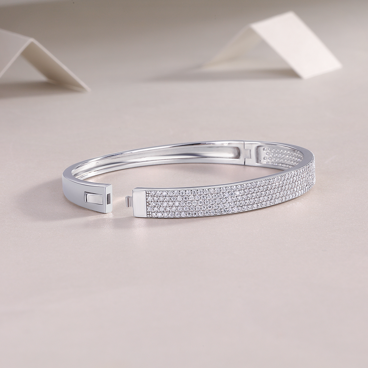 Set With Top-quality Moissanite, This Luxurious And Fashionable Light Luxury Jewelry