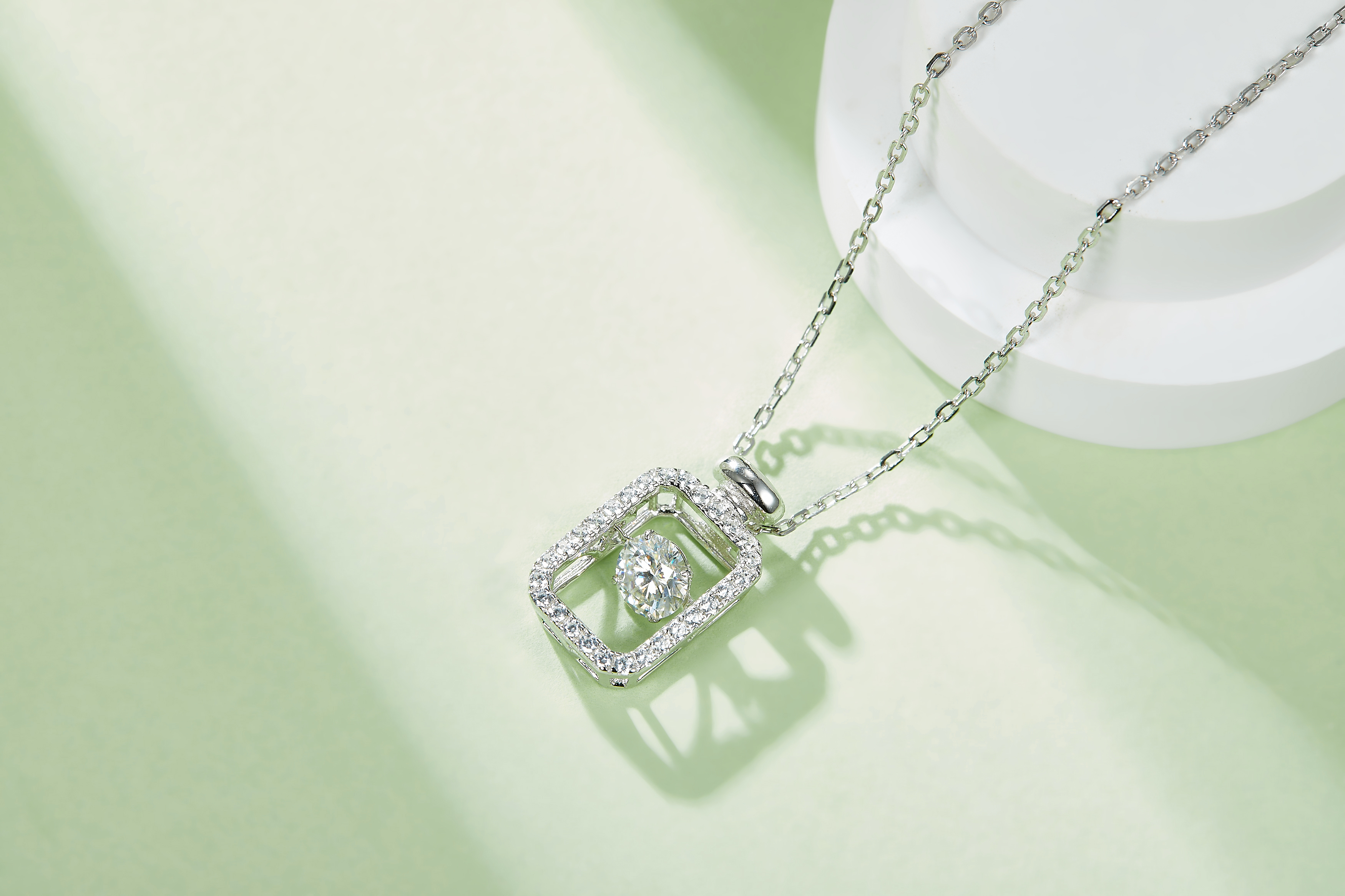 Set With Top-quality Moissanite, This Luxurious And Fashionable Light Luxury Trend Jewelry