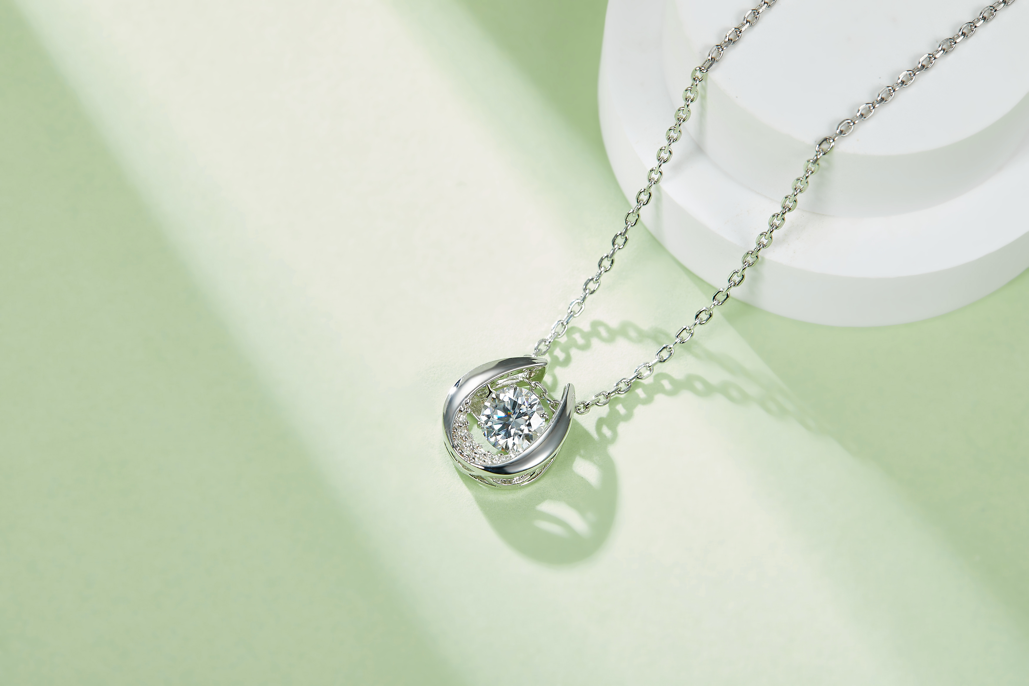 Set With Top-quality Moissanite, This Luxurious And Fashionable Light Luxury Trend Jewelry