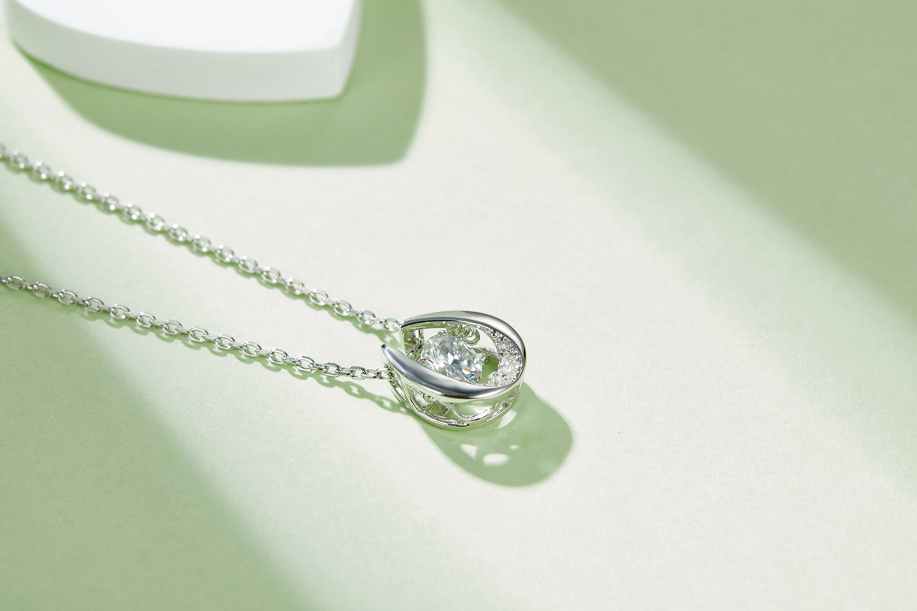 Set With Top-quality Moissanite, This Luxurious And Fashionable Light Luxury Trend Jewelry