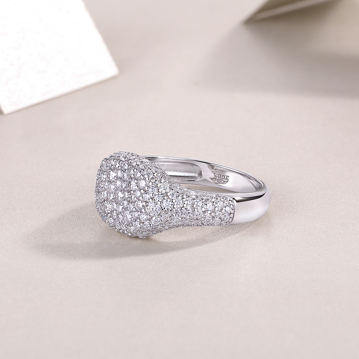 Shining Frenzy - A Wedding Ring Set With Top-quality Moissanite Silver And Platinum-plated