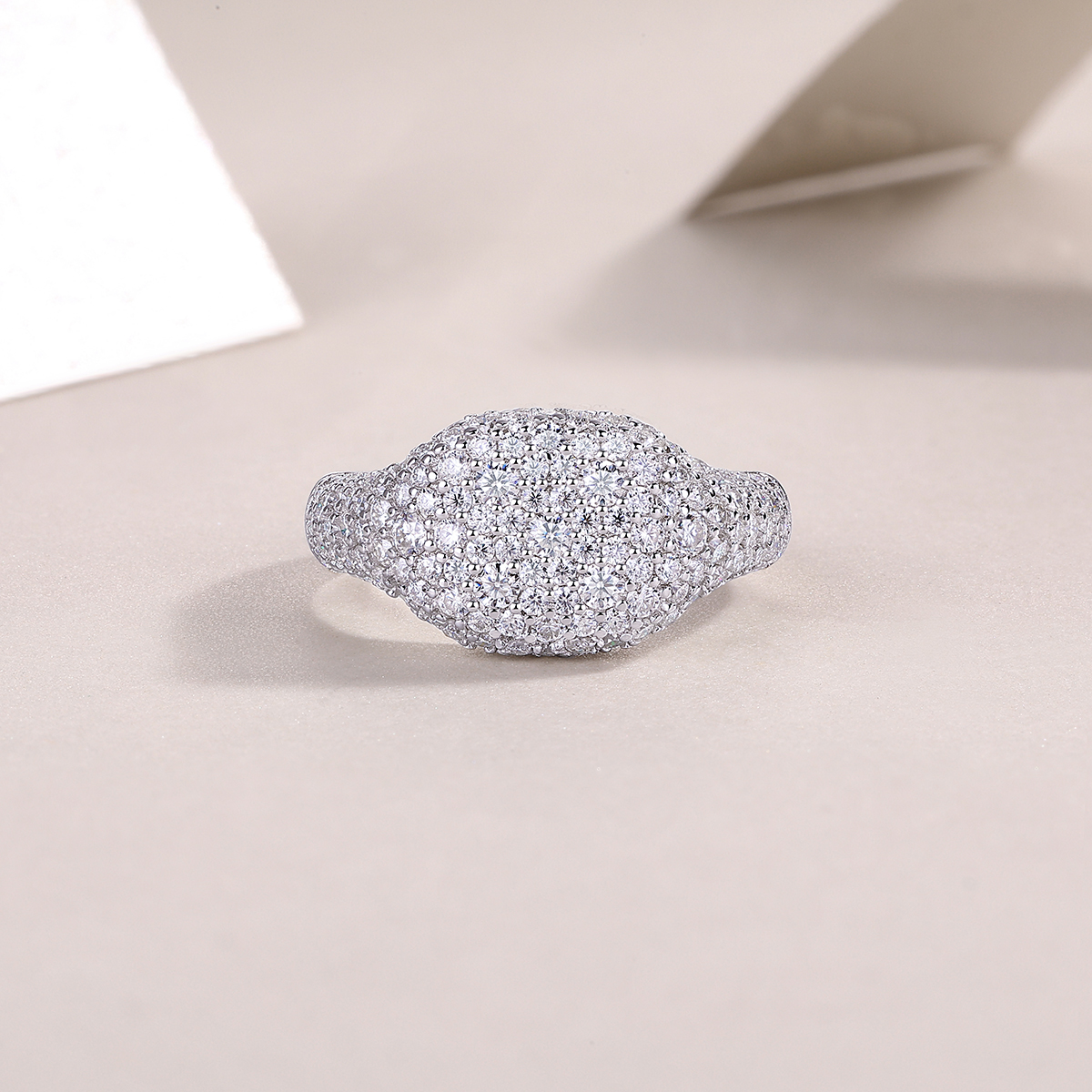 Shining Frenzy - A Wedding Ring Set With Top-quality Moissanite Silver And Platinum-plated