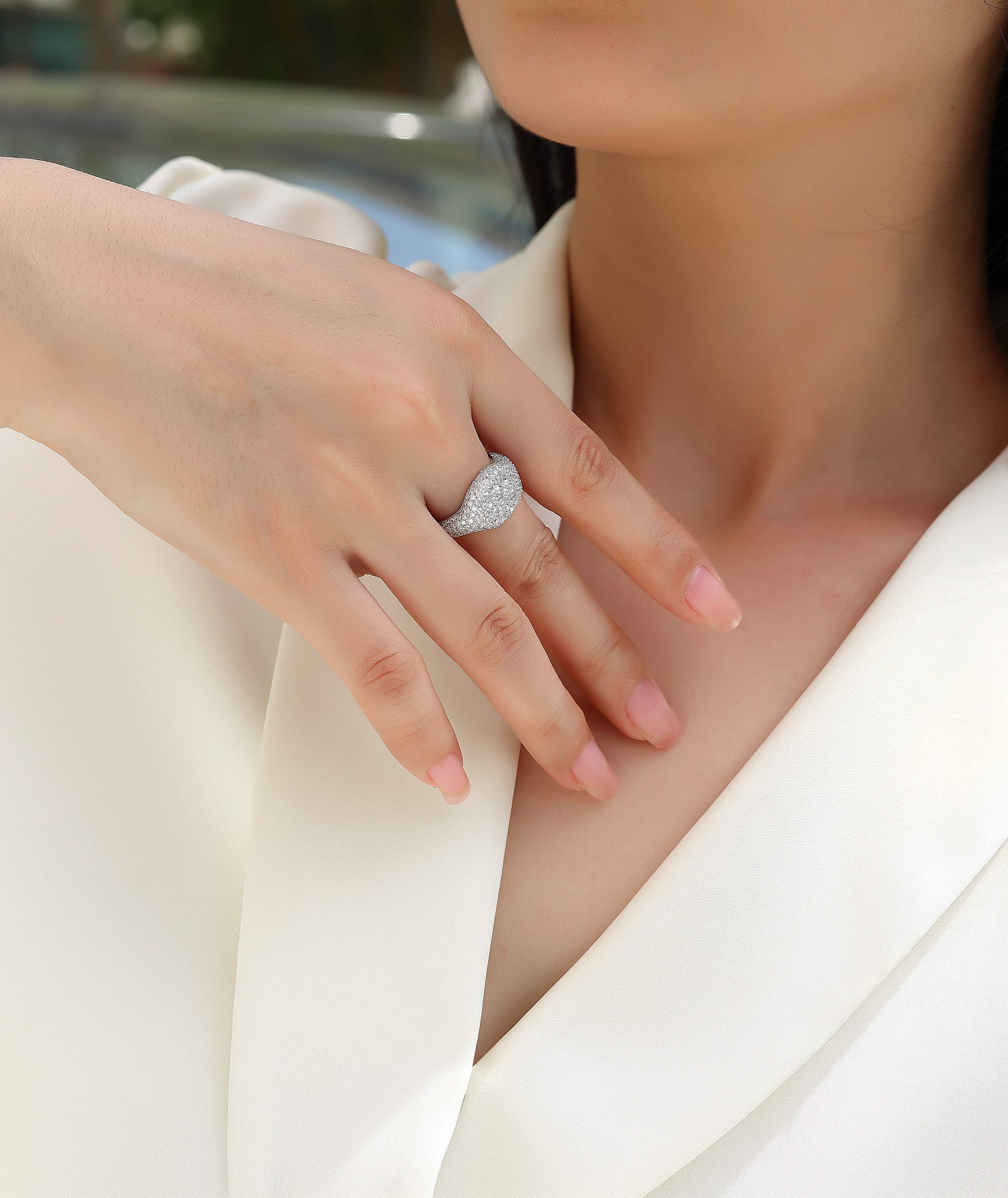 Shining Frenzy - A Wedding Ring Set With Top-quality Moissanite Silver And Platinum-plated