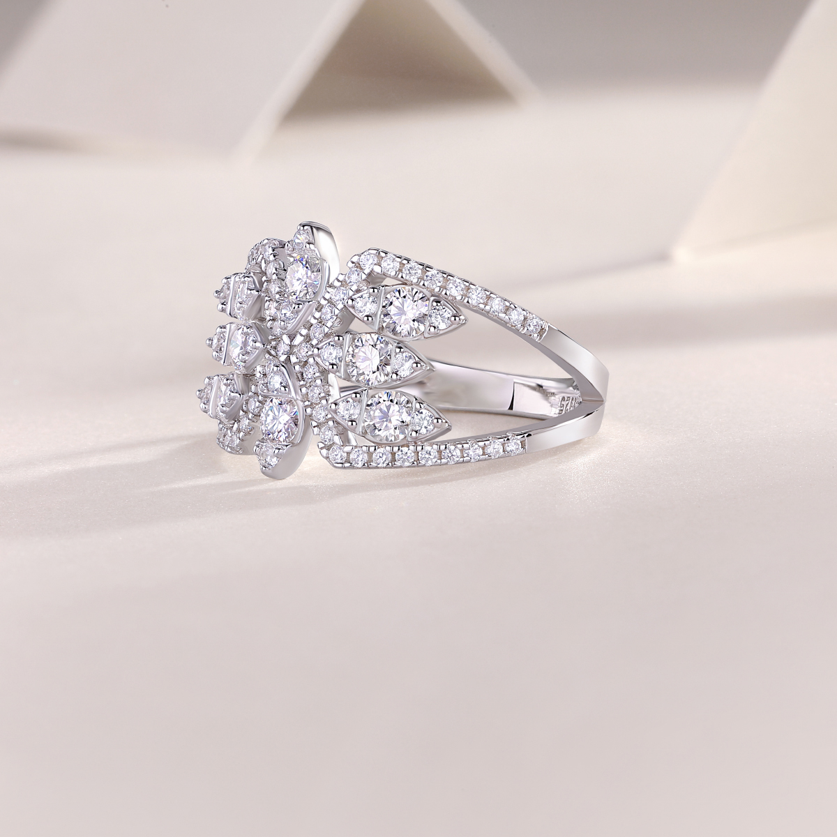 Silent Flower - A Wedding Ring Set With Top-quality Moissanite Silver And Platinum-plated