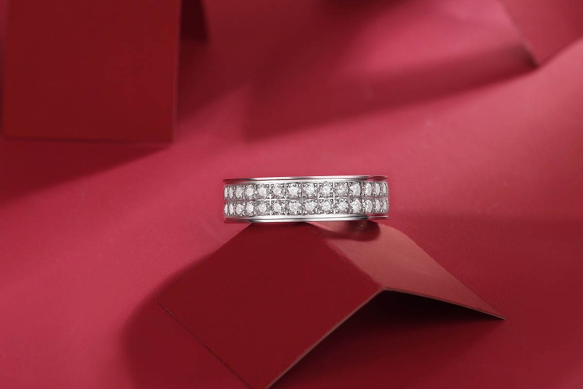 Silver 3.3g Platinum Plated Moissanite Ring, 6.0mm 68pcs D VVS1 Double Row Band, GRA
