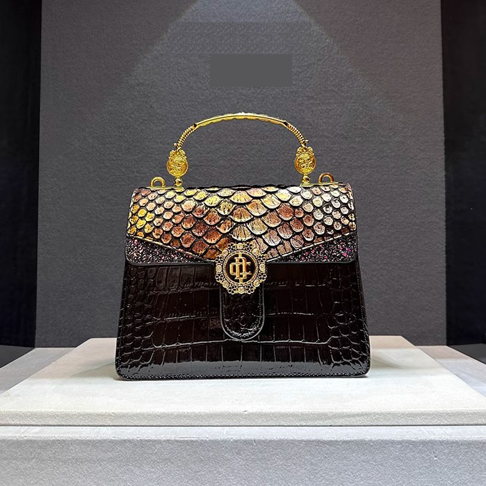 Kleine quadratische Tasche mit Drachenschuppenmuster im Vintage-Stil zum Pendeln