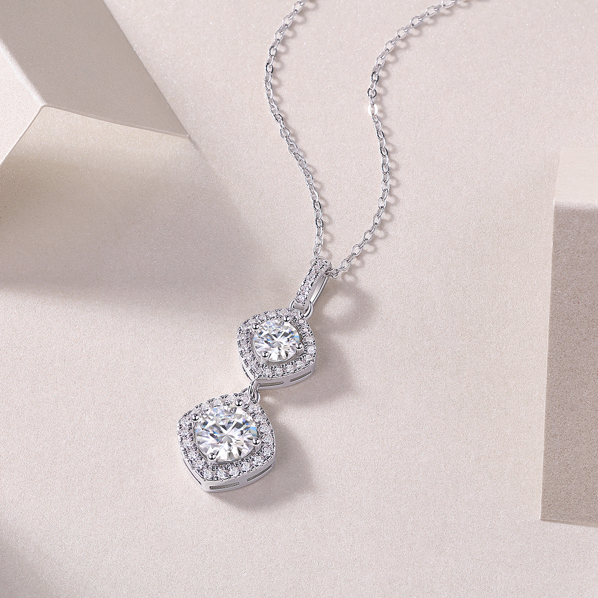 Snow Field Fairyland - A Fashionable And Light Luxury Jewelry Pendant Necklace Set With
