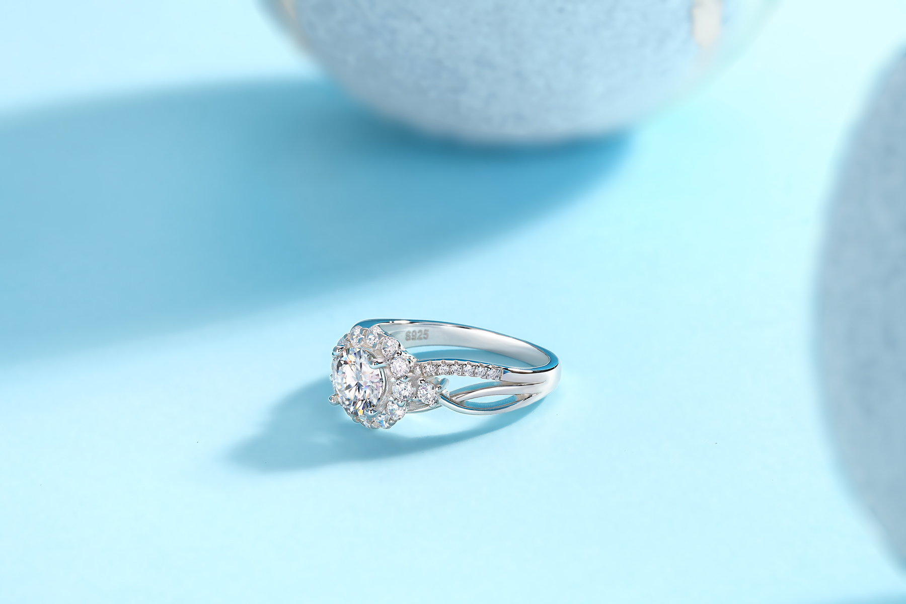 Snow Lotus - Set With 2-carat Top-quality Moissanite Silver And Gold-plated Diamond