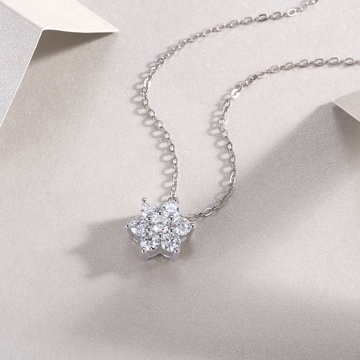 Snowflake Fluttering - A Fashionable And Light Luxury Jewelry Pendant Necklace Set With