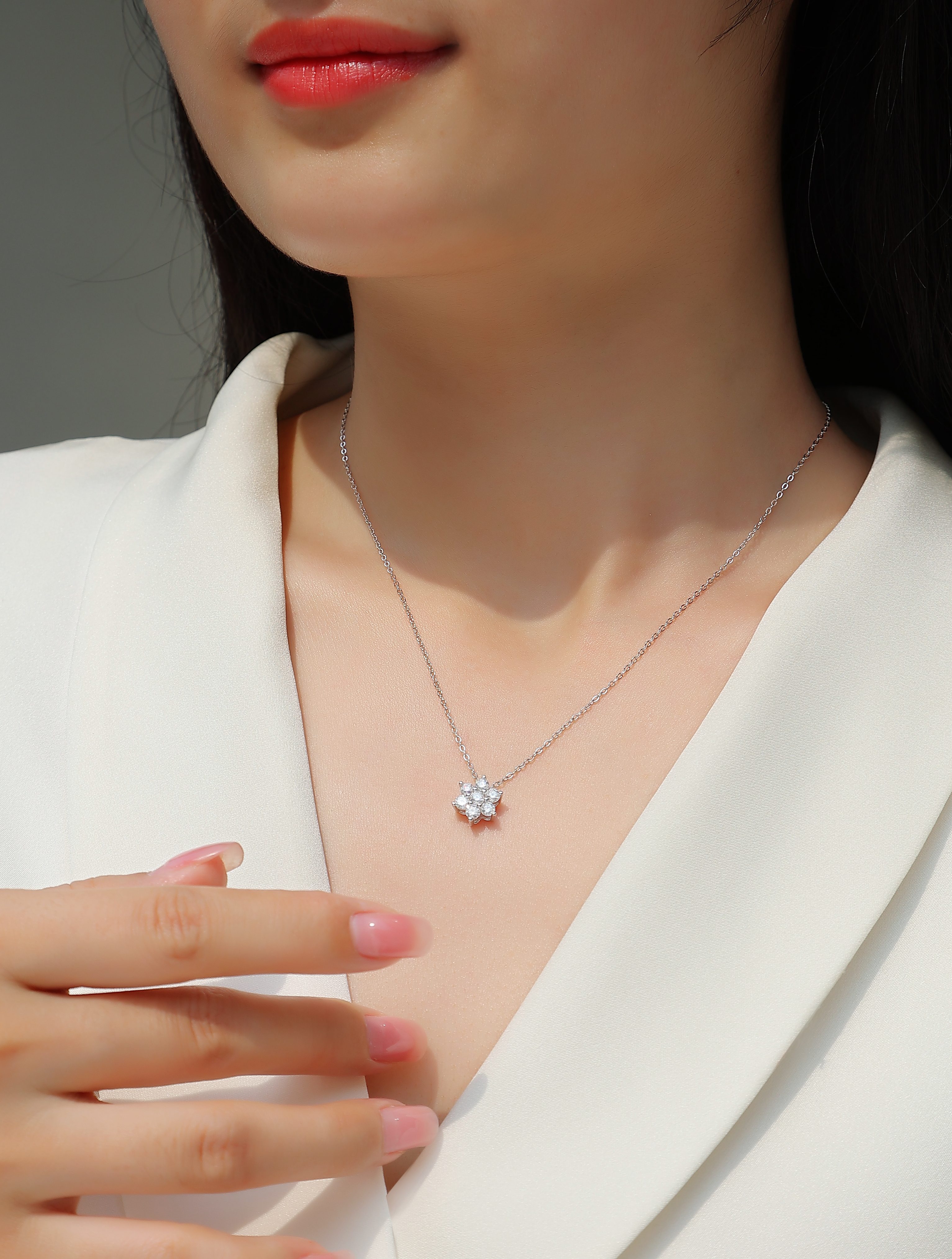 Snowflake Fluttering - A Fashionable And Light Luxury Jewelry Pendant Necklace Set With