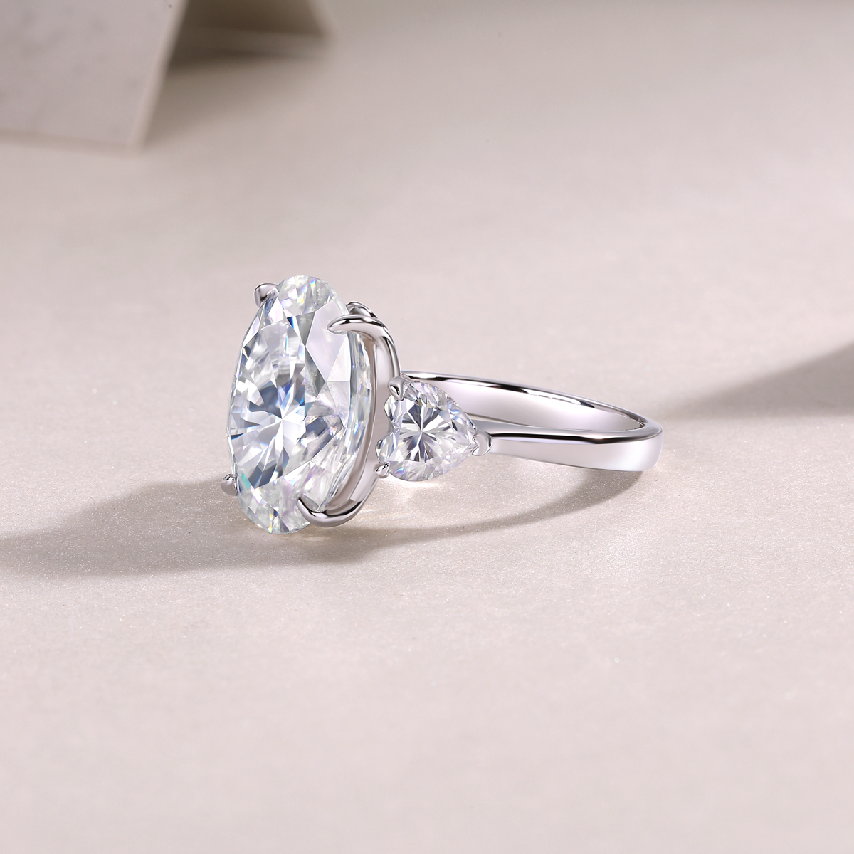 Soul Resonance - A Wedding Ring Set With Top-quality Egg-shaped Moissanite Silver And