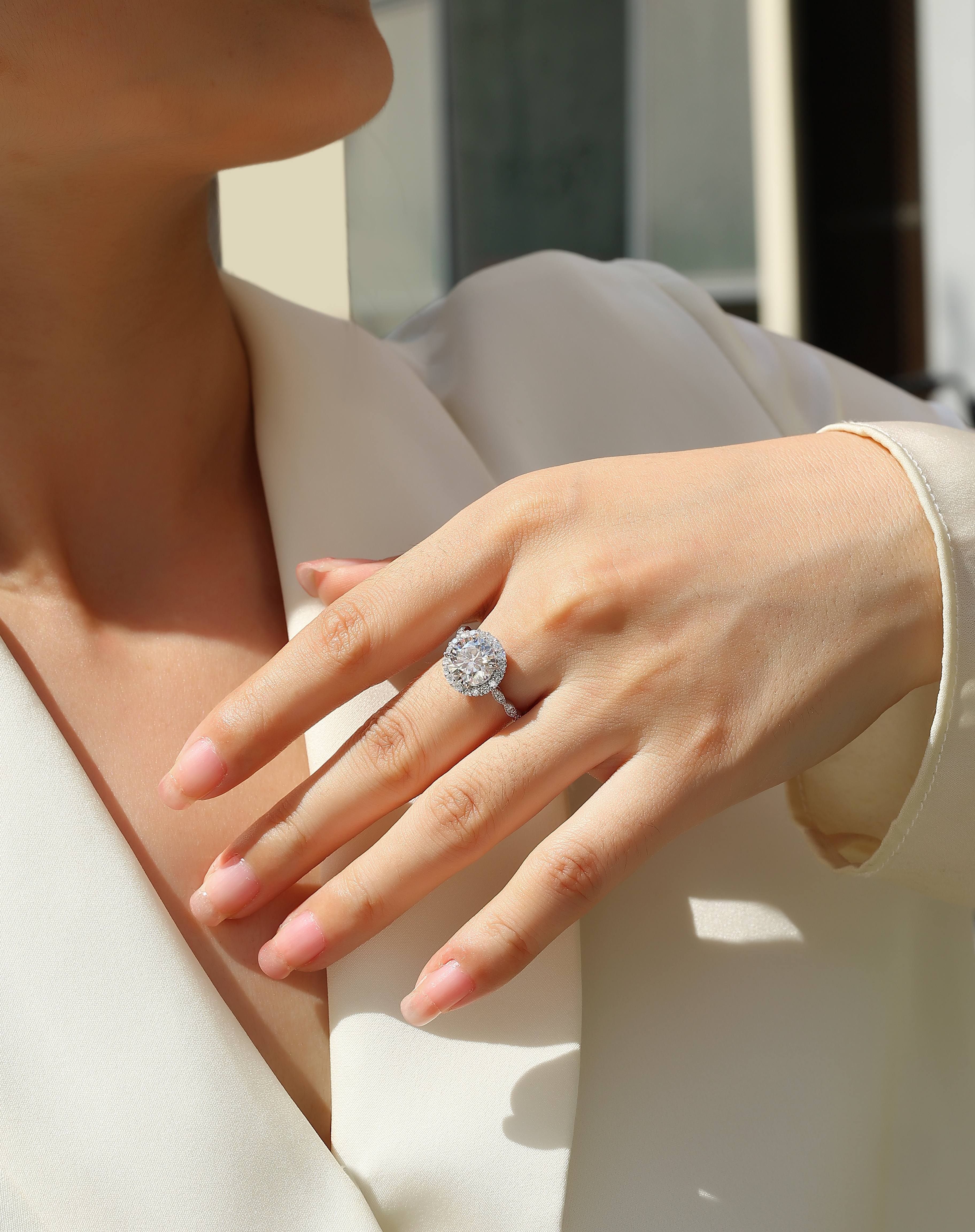 Star-studded - A Wedding Ring Set With Top-quality 3-carat Moissan Silver And
