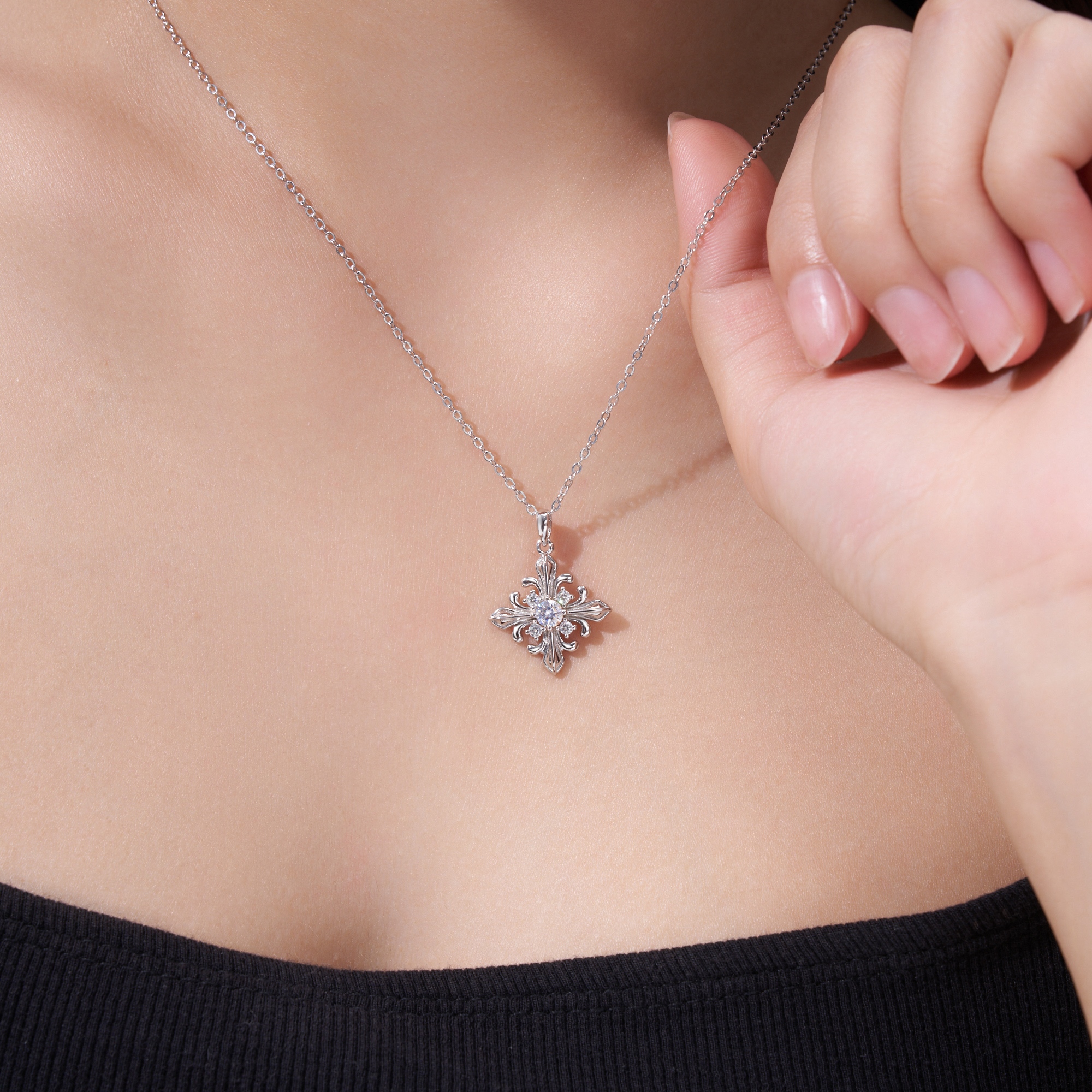 Sterling Silver 0.3ct D Color VVS1 Moissanite Cross Flower Pendant Necklace 40cm Platinum