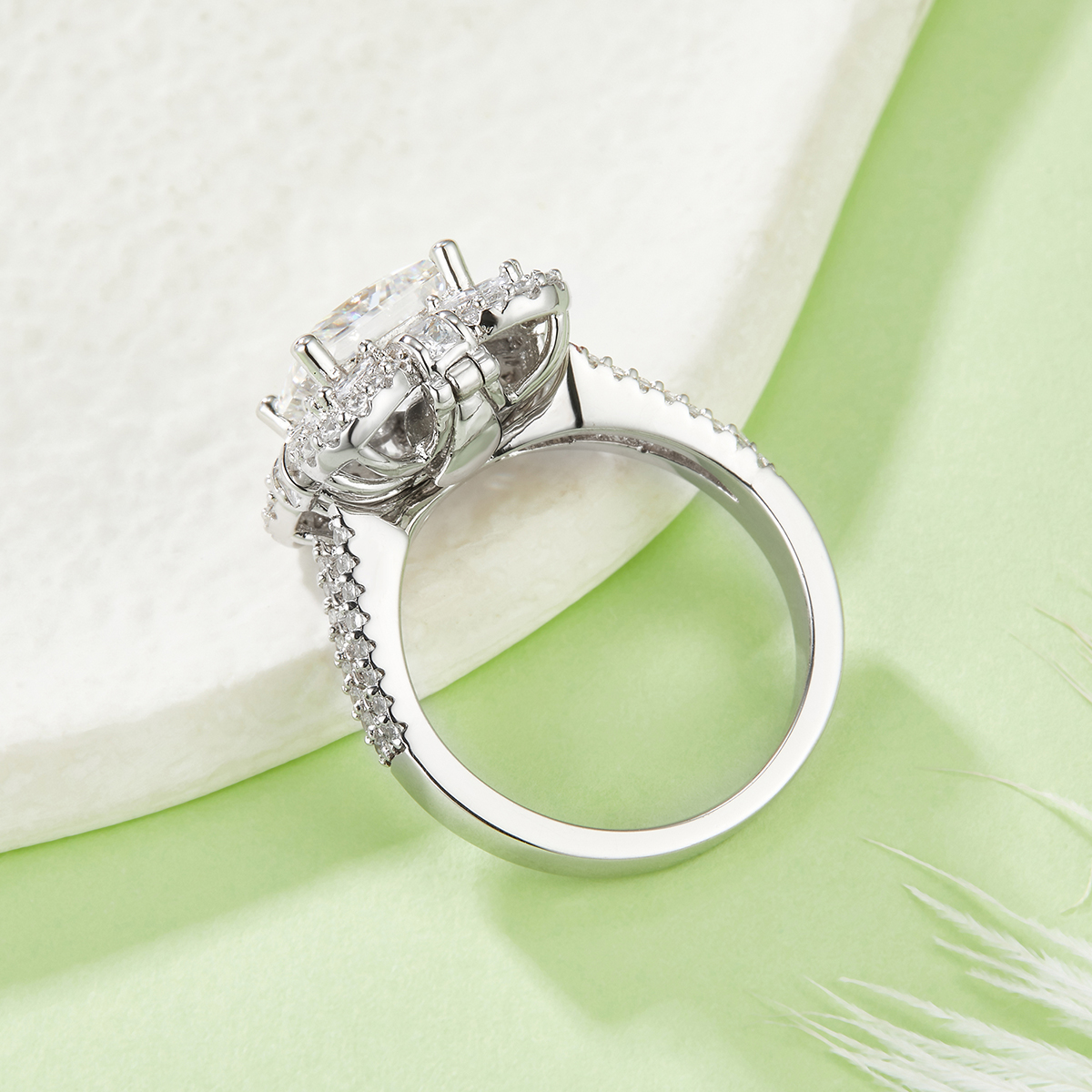 Bague moissanite taille princesse 2 carats en argent sterling, halo de cluster D-VVS1 avec tige fendue
