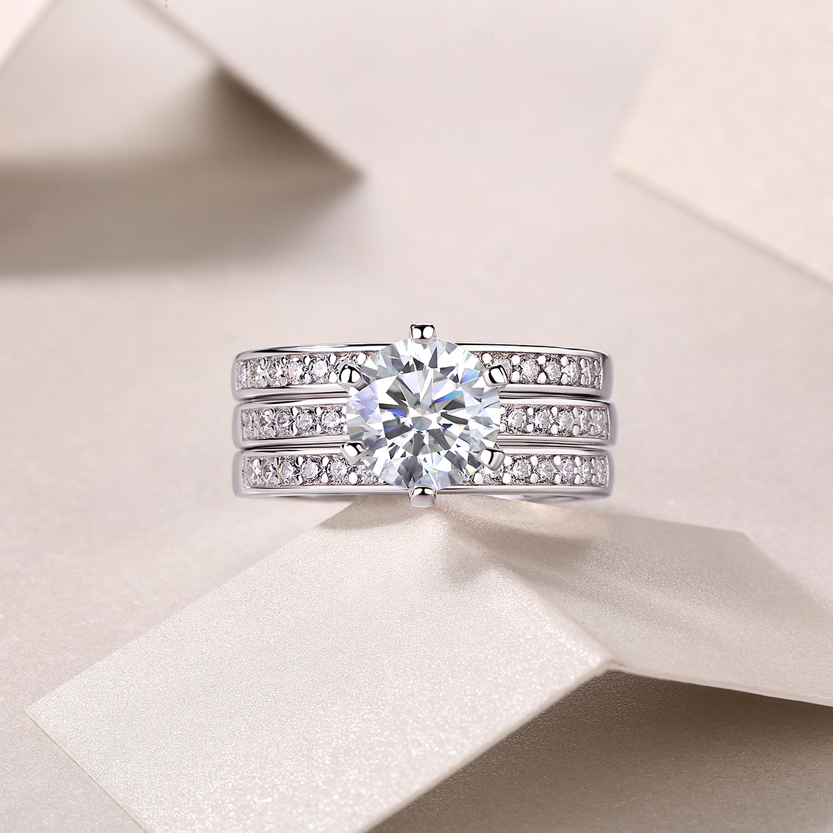 Surging - A Wedding Ring Set With 2-carat Top-quality Moissan Silver And Platinum-plated