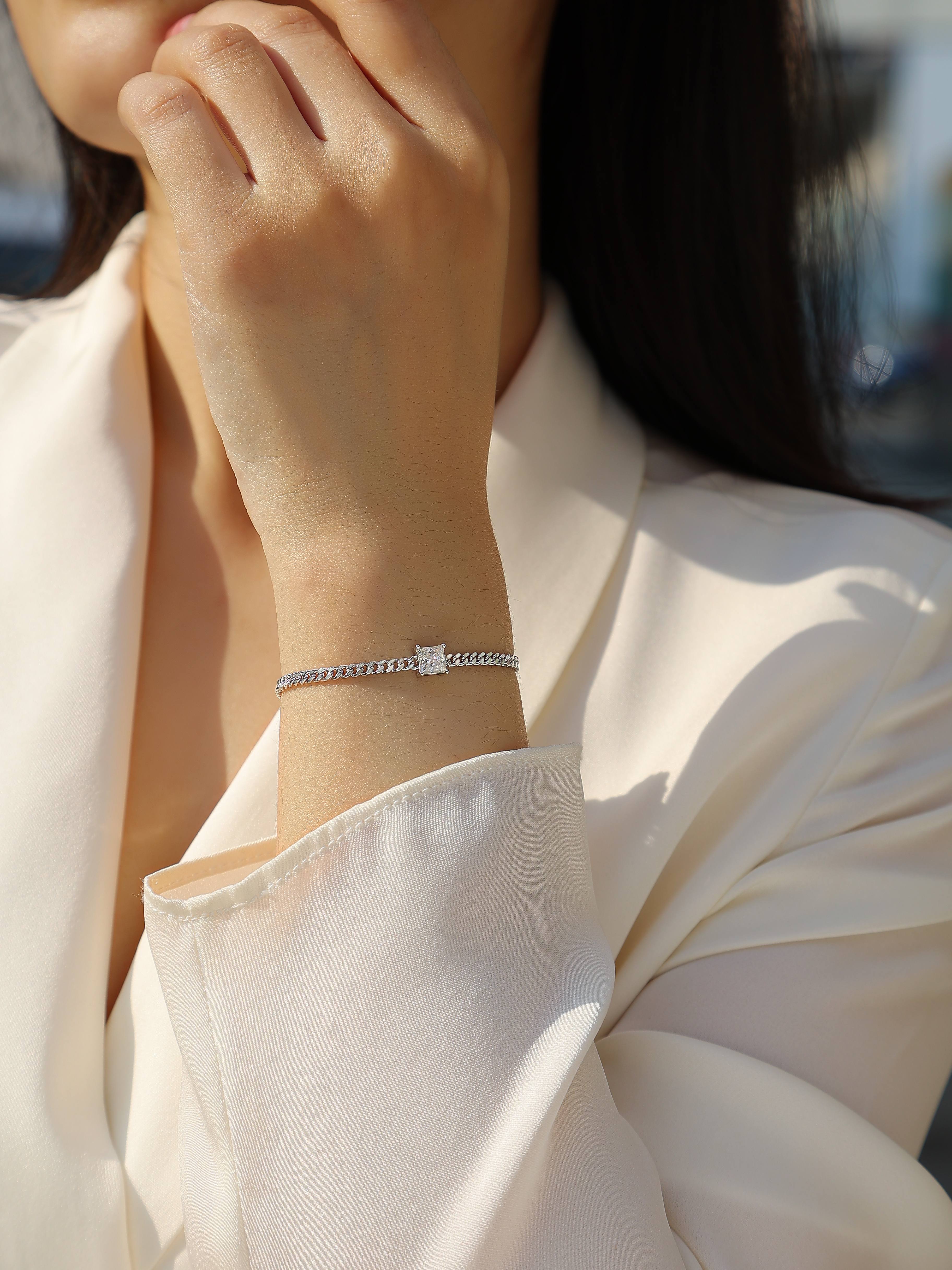 Tenacity - Fashionable Light Luxury Silver Bracelet With Top-Grade Moissanite
