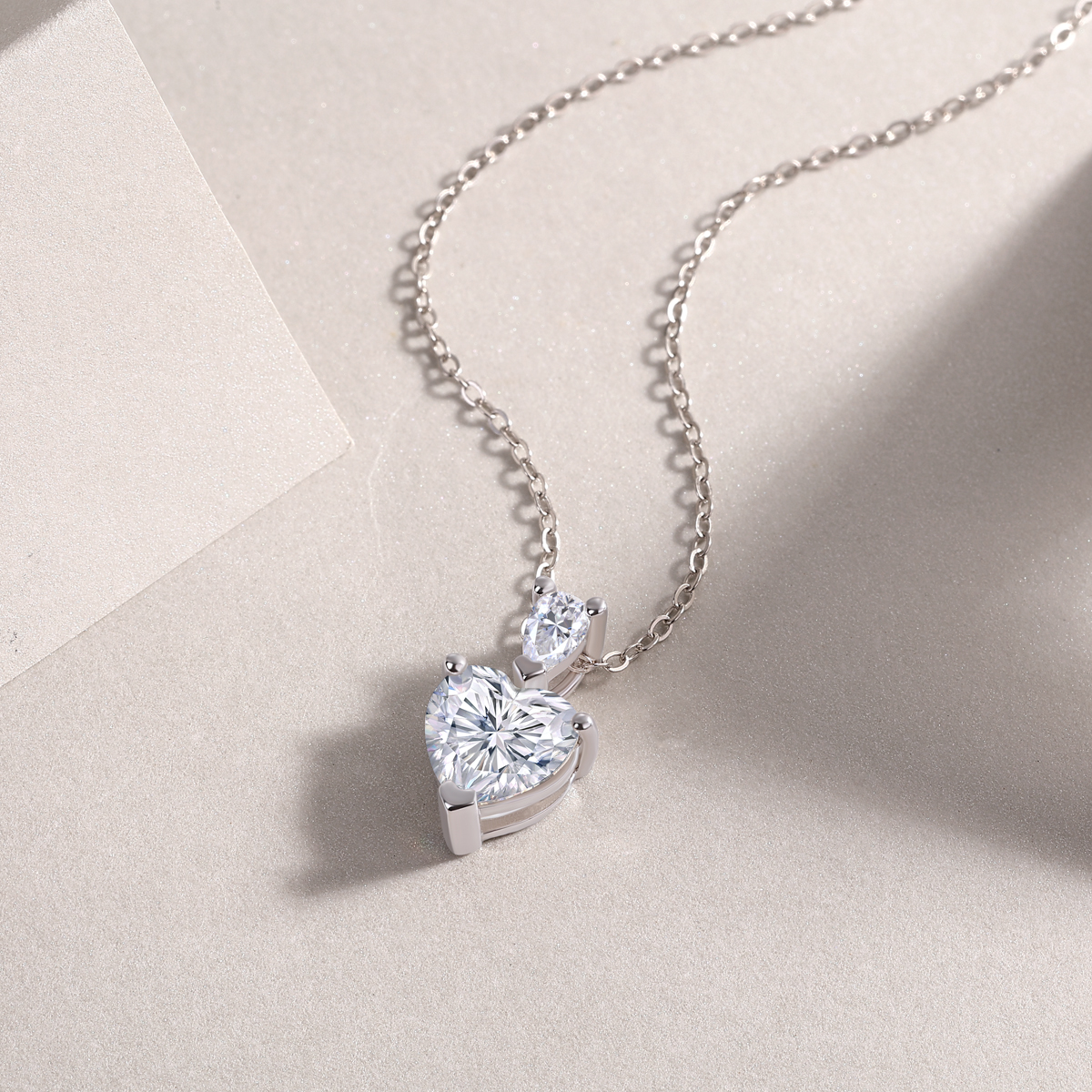 The Beloved Of The Heart - A Fashionable And Light Luxury Jewelry Pendant Necklace Set