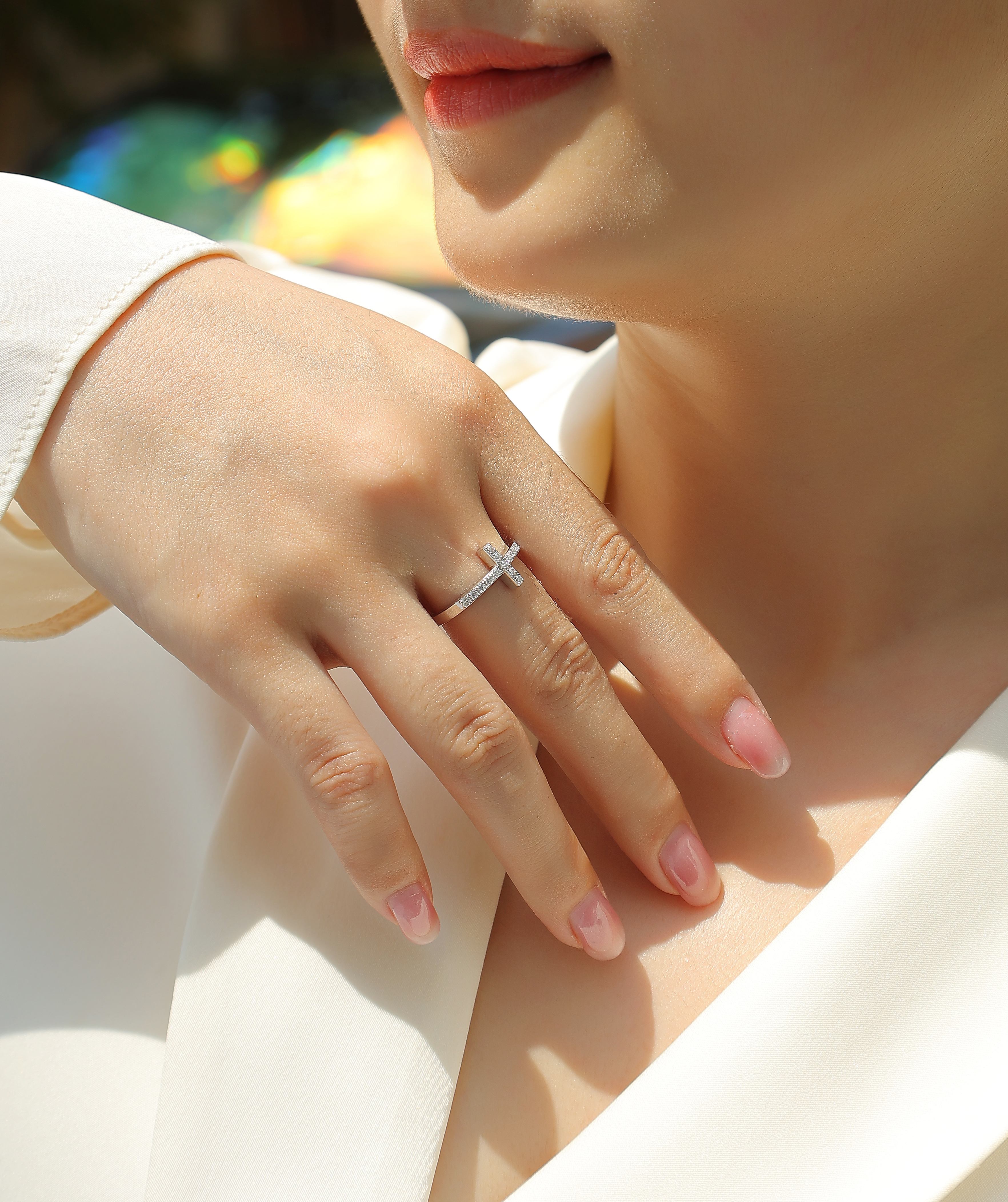 The Holy Light Cross - A Wedding Ring Set With Top-quality Moissanite In Silver And