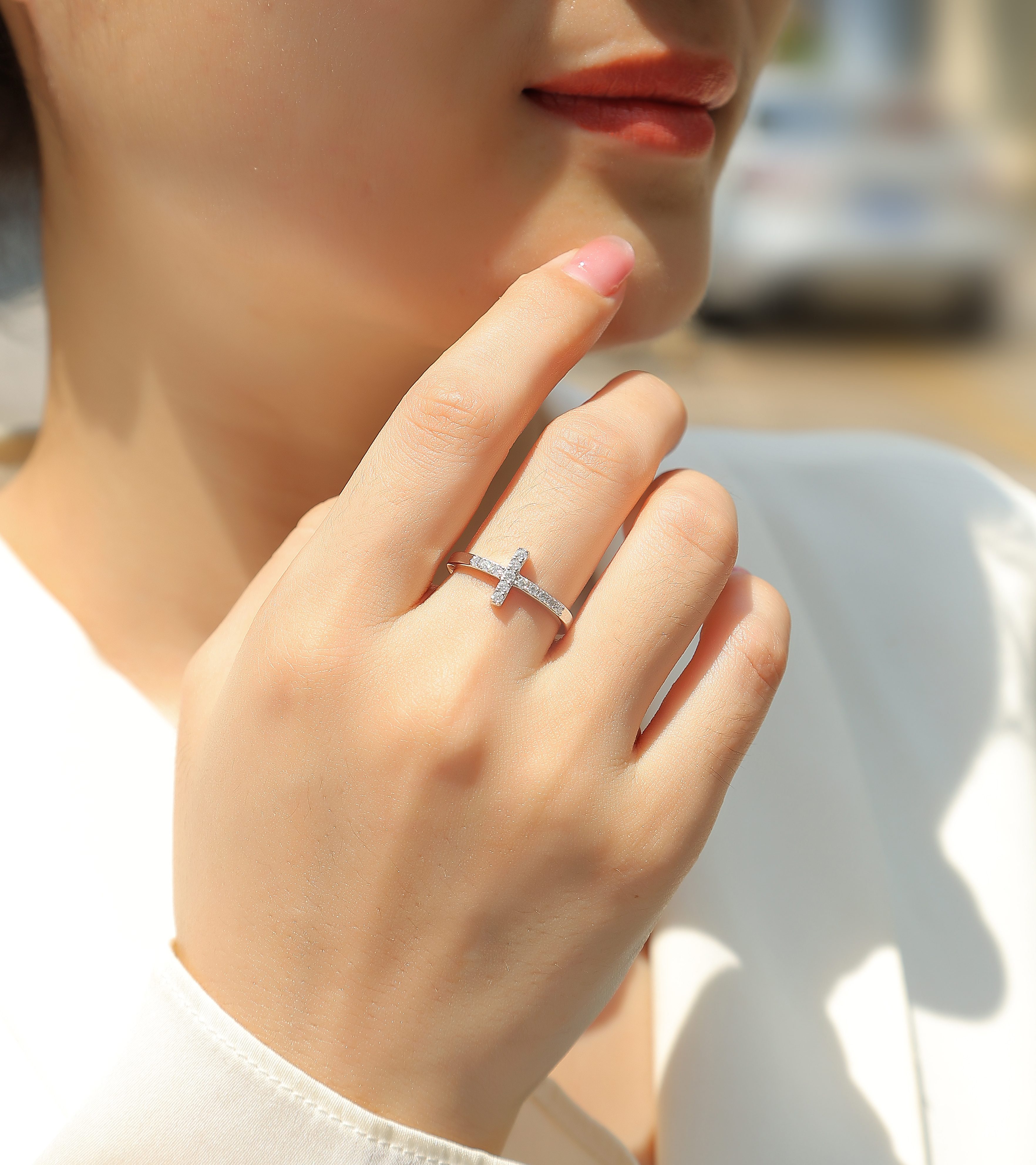 The Holy Light Cross - A Wedding Ring Set With Top-quality Moissanite In Silver And