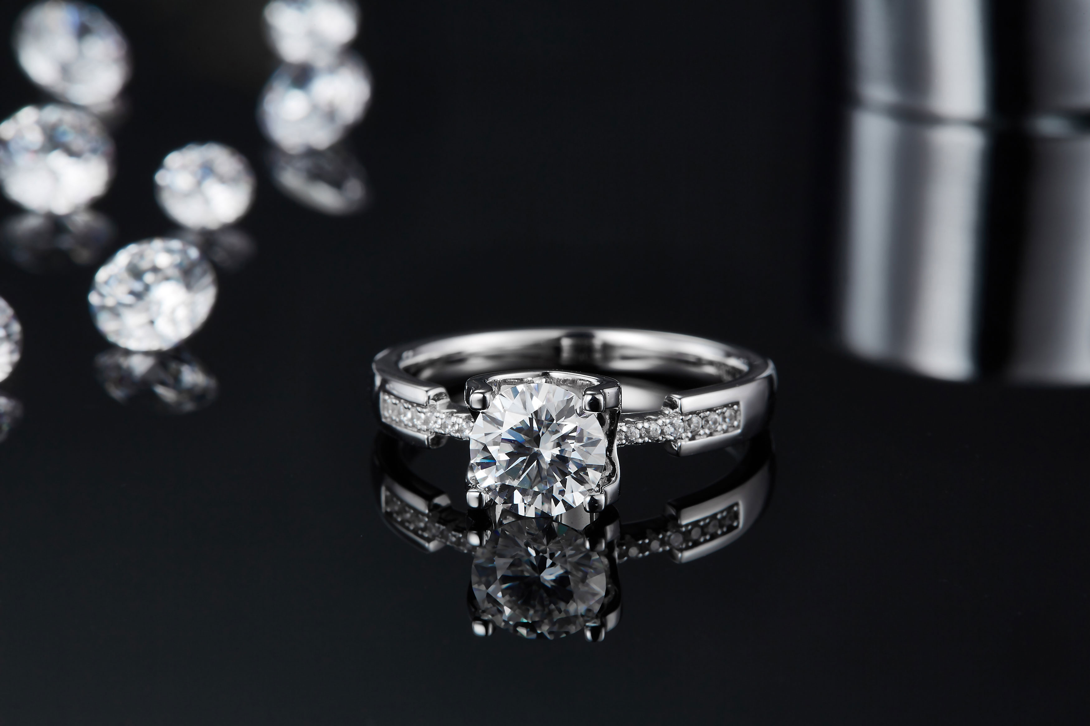 The Shield Of Light - A Wedding Ring Set With 1-carat Top-quality Moissanite Silver And