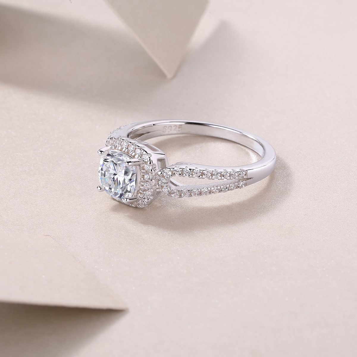 Time Mail - A Wedding Ring Set With Top-quality Moissanite Silver And Platinum-plated