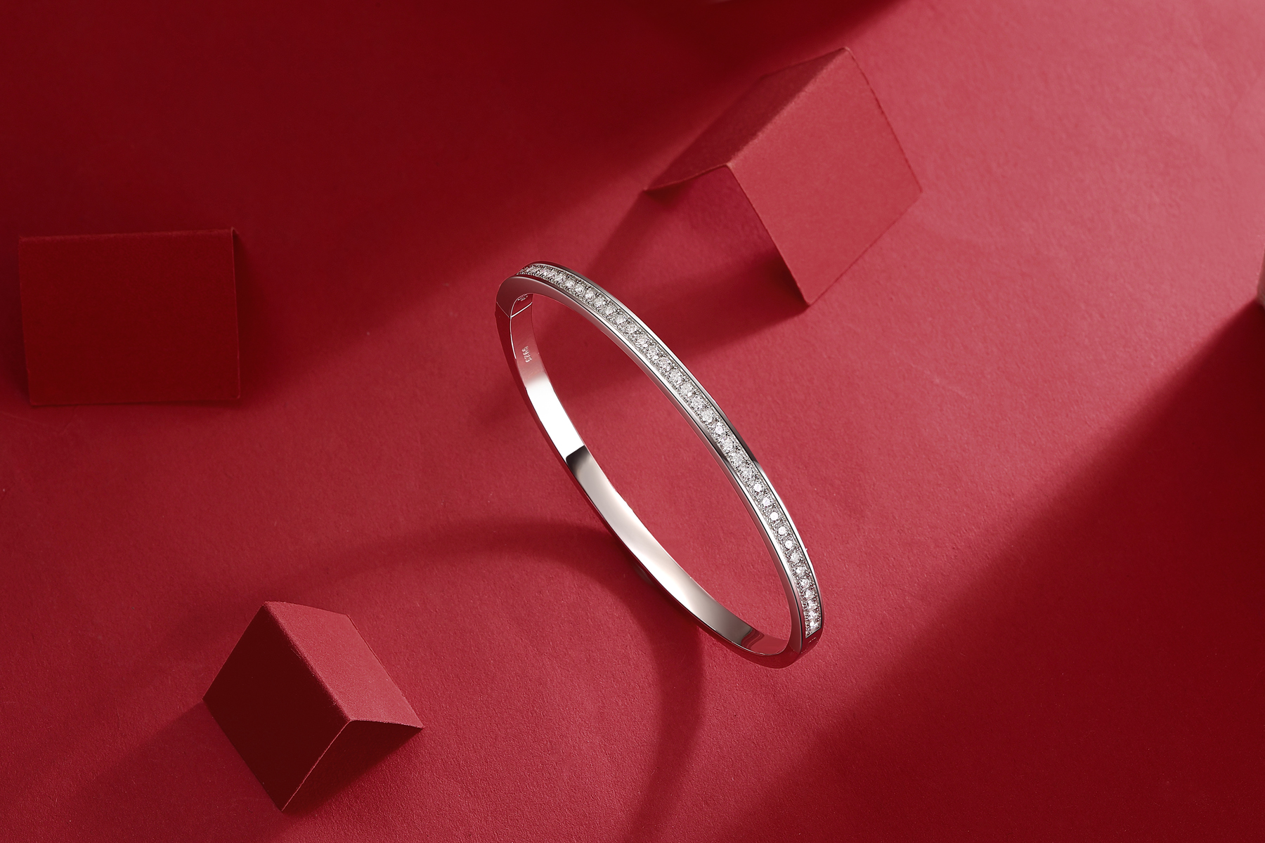 Token Of Love - A Luxurious And Fashionable Light Luxury Jewelry Silver Bracelet And