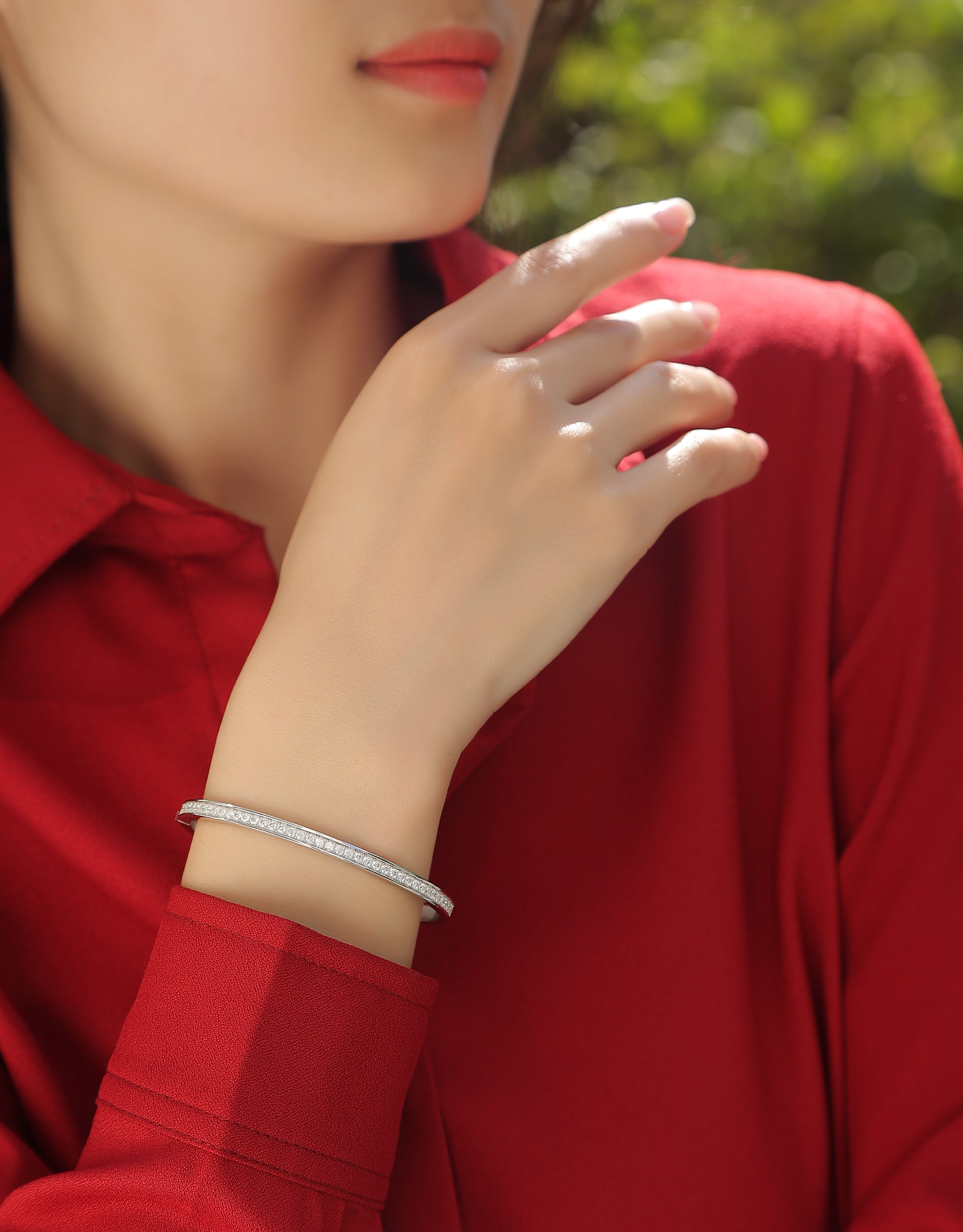 Token Of Love - A Luxurious And Fashionable Light Luxury Jewelry Silver Bracelet And