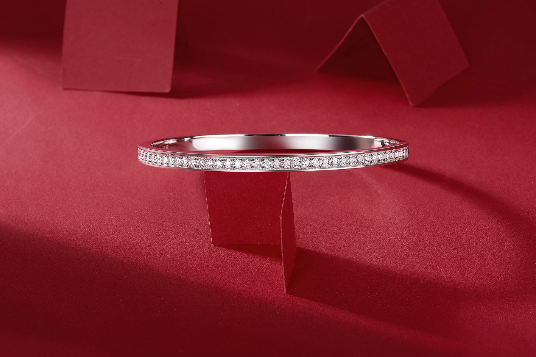 Token Of Love - A Luxurious And Fashionable Light Luxury Jewelry Silver Bracelet And