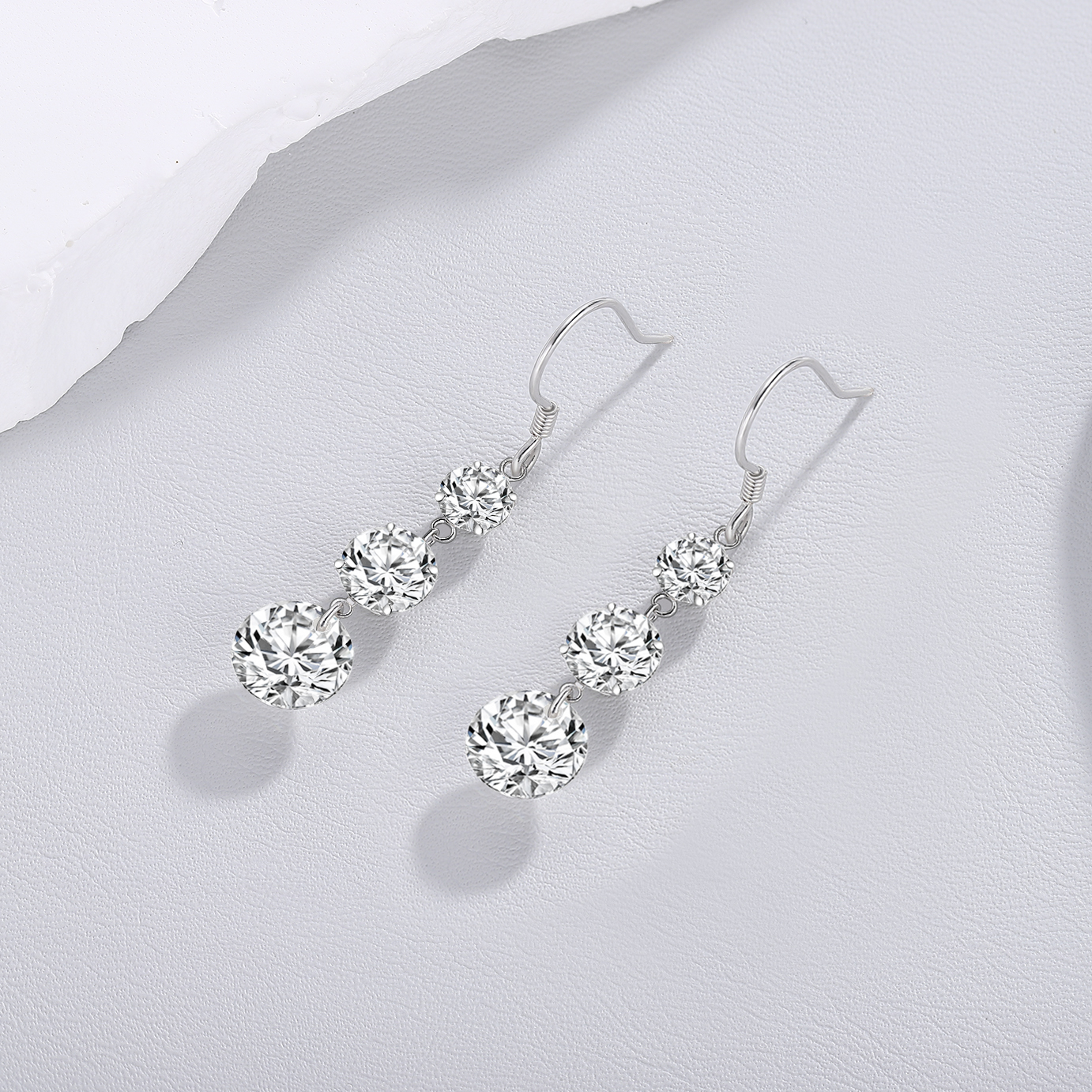 Top-quality Moissanite Luxury And Fashionable Light Luxury Jewelry Silver Stud Earrings