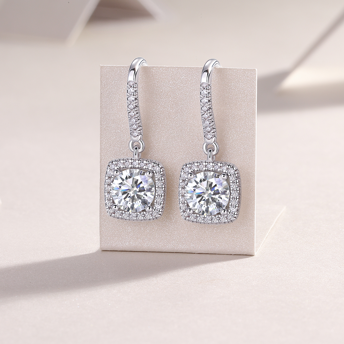 Top-quality Moissanite Luxury And Fashionable Light Luxury Jewelry Silver Stud Earrings