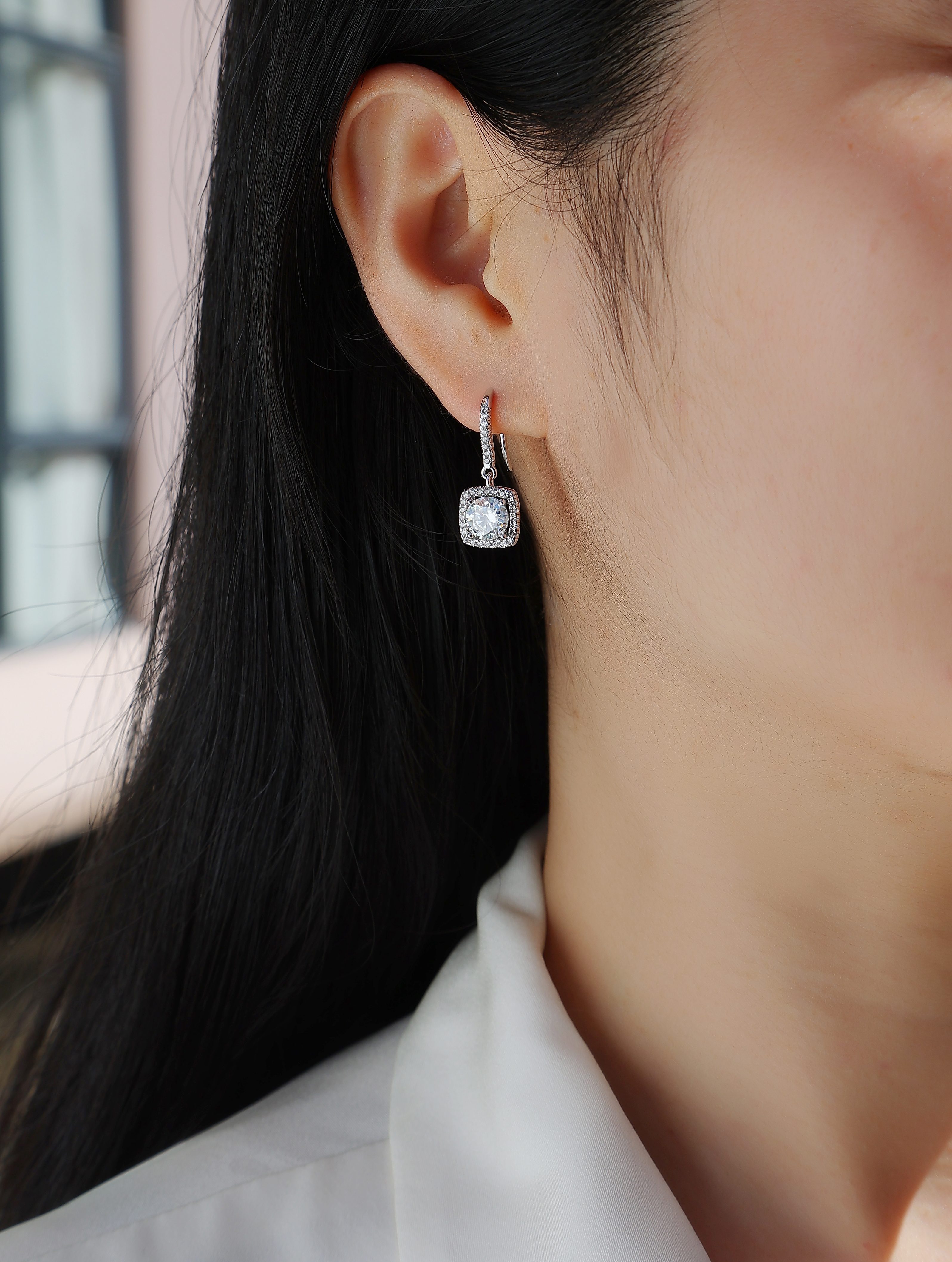 Top-quality Moissanite Luxury And Fashionable Light Luxury Jewelry Silver Stud Earrings