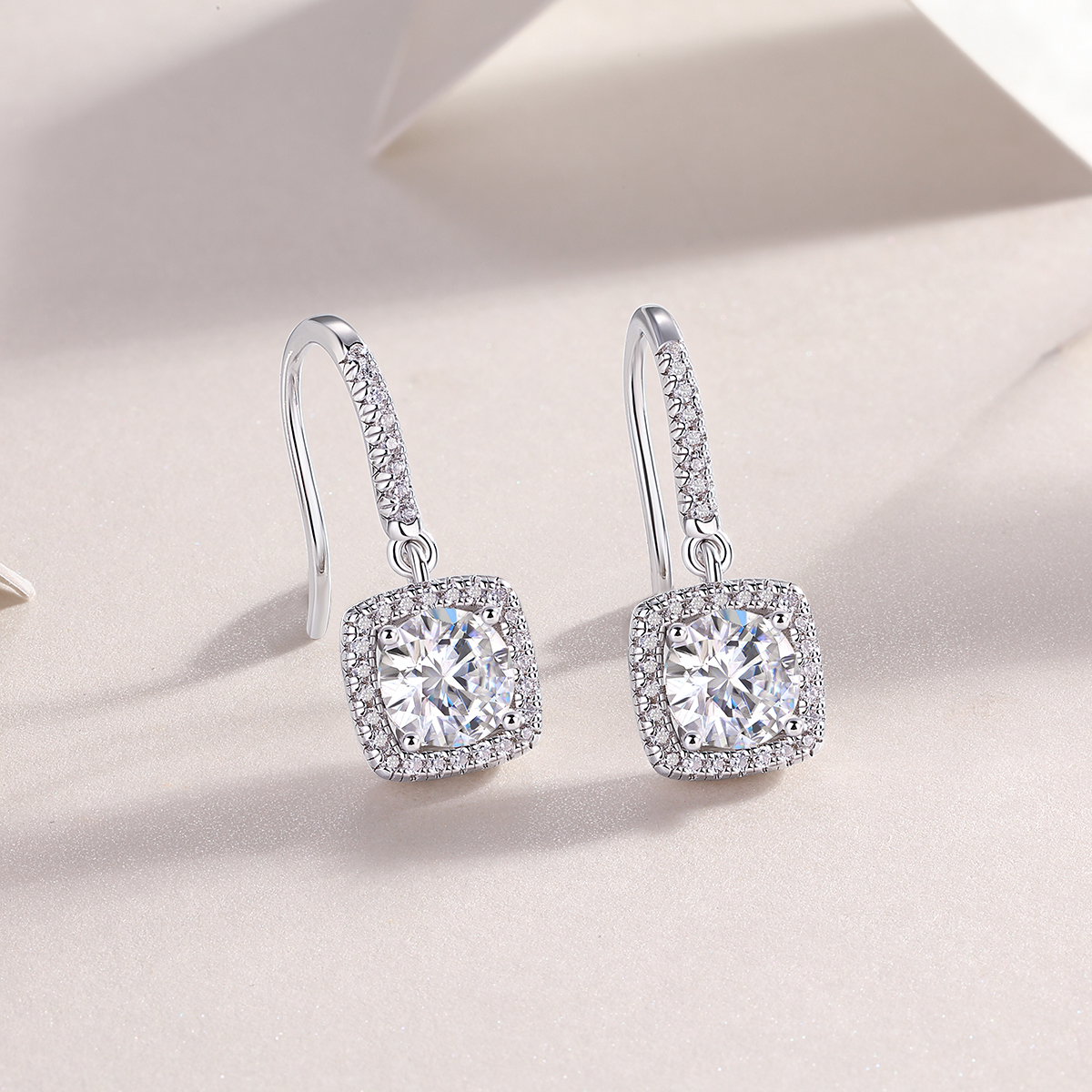 Top-quality Moissanite Luxury And Fashionable Light Luxury Jewelry Silver Stud Earrings