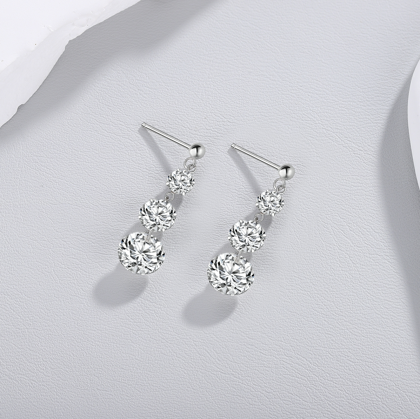 Top-quality Moissanite Luxury And Fashionable Light Luxury Jewelry Silver Stud Earrings